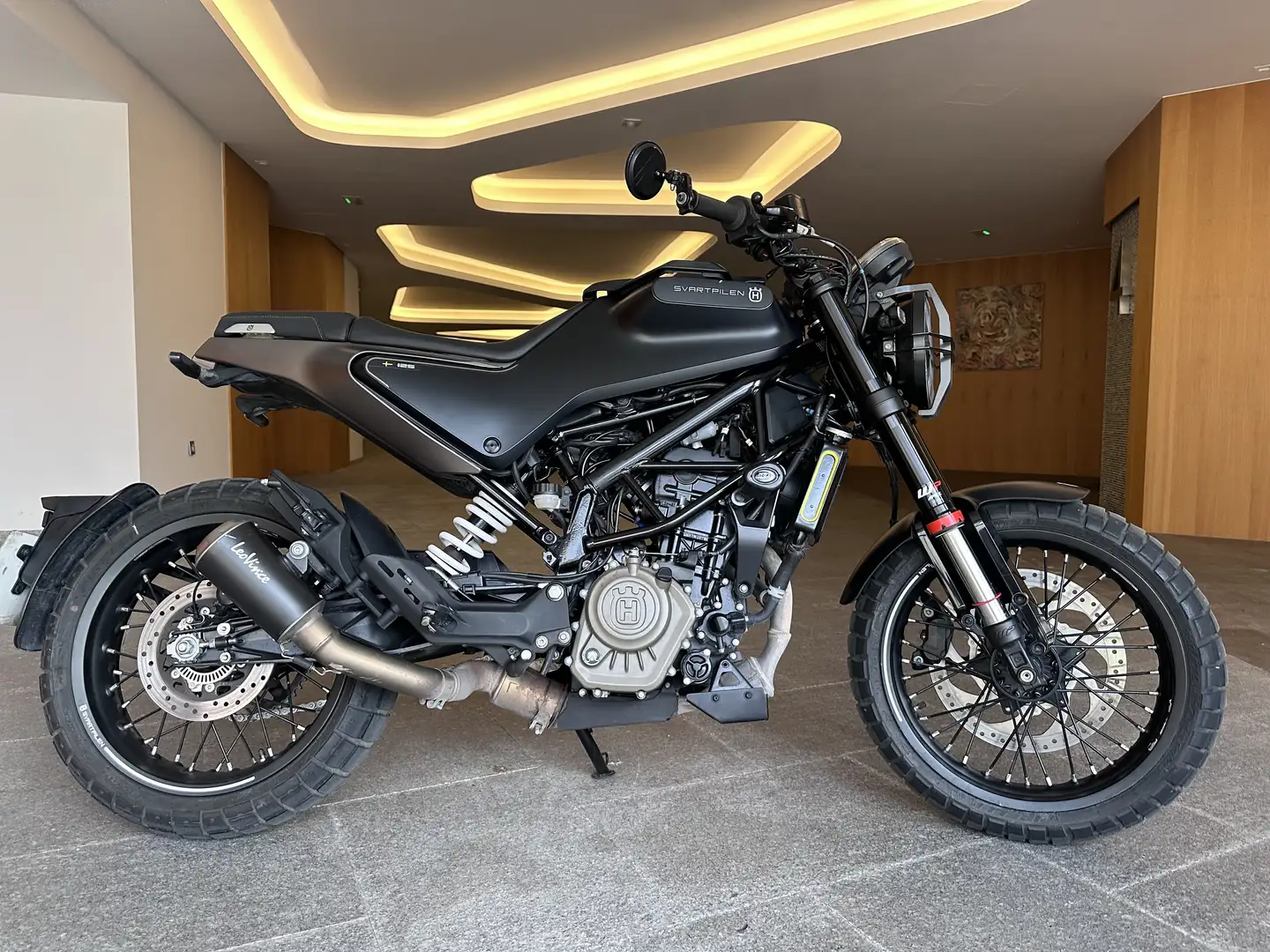 Husqvarna Svartpilen 125 22.178km Bronce - 1