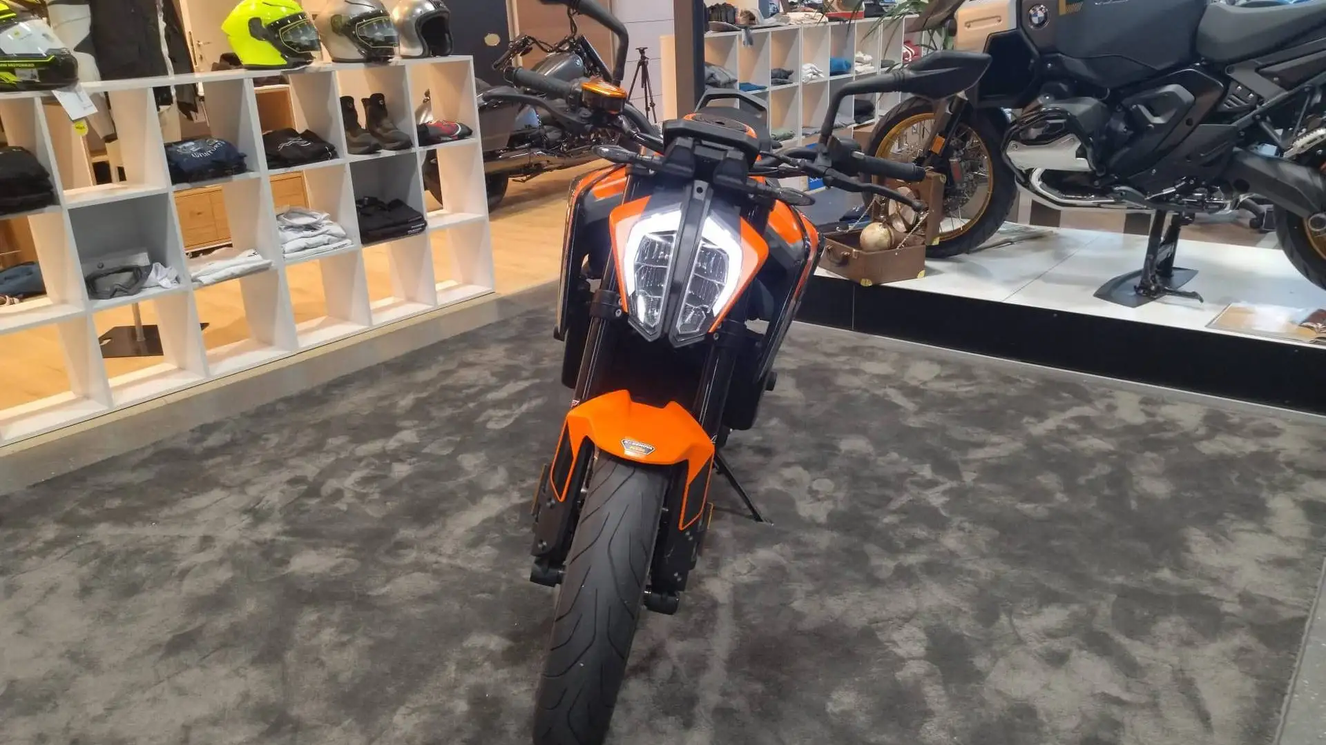 KTM 890 Duke my21 Orange - 2