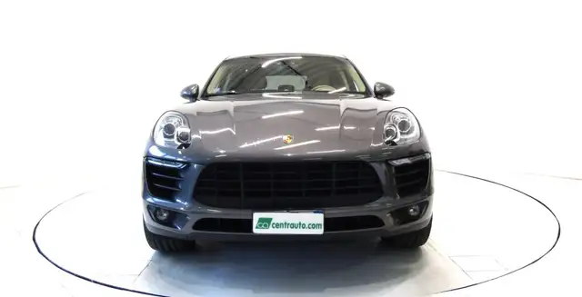 Porsche Macan view 2