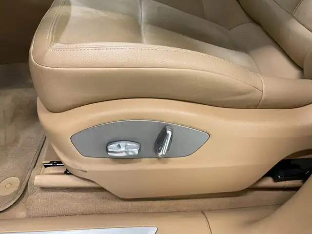 Porsche Macan view 11