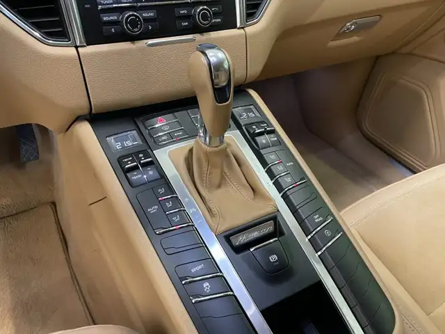 Porsche Macan view 9