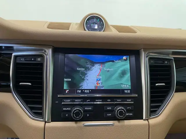 Porsche Macan view 13