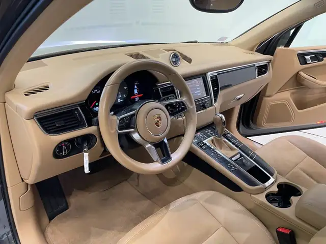 Porsche Macan view 15