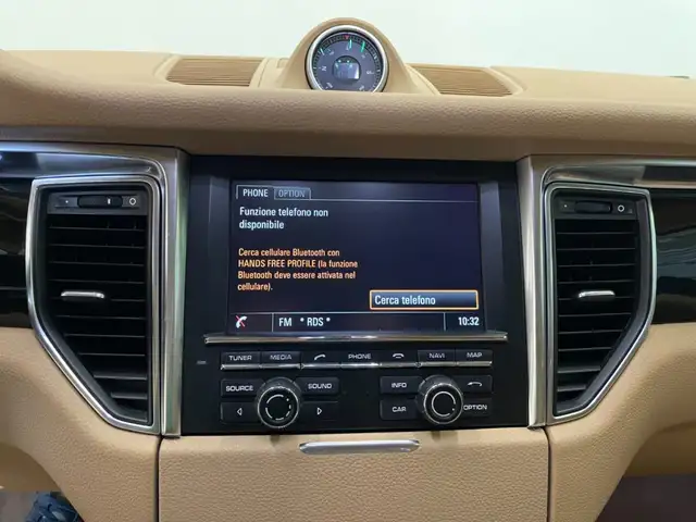 Porsche Macan view 14