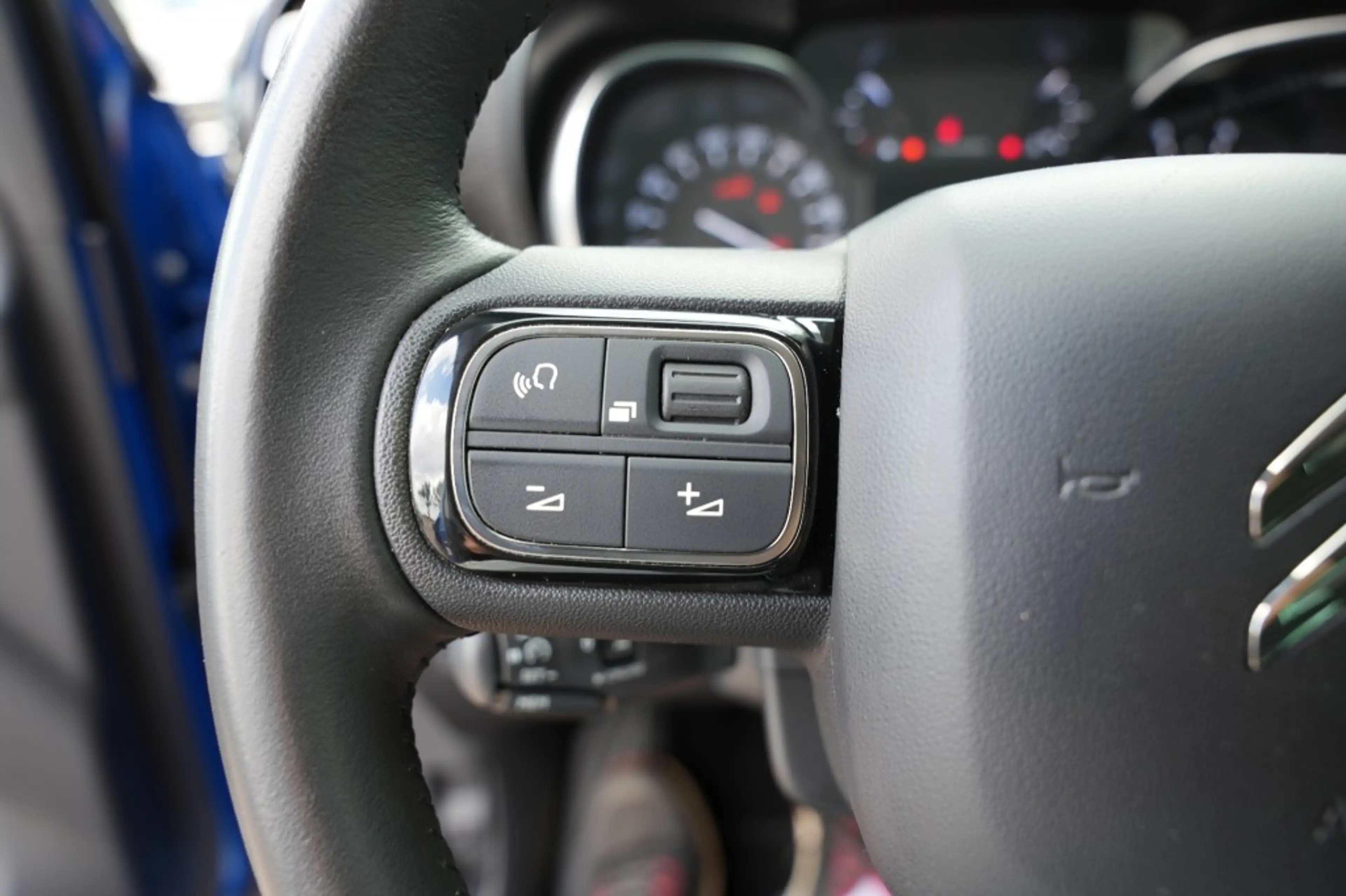 Citroen C3 Aircross 1.2 PT S&S SHINE, Stoelen, headup, navi, Carplay — photo 22