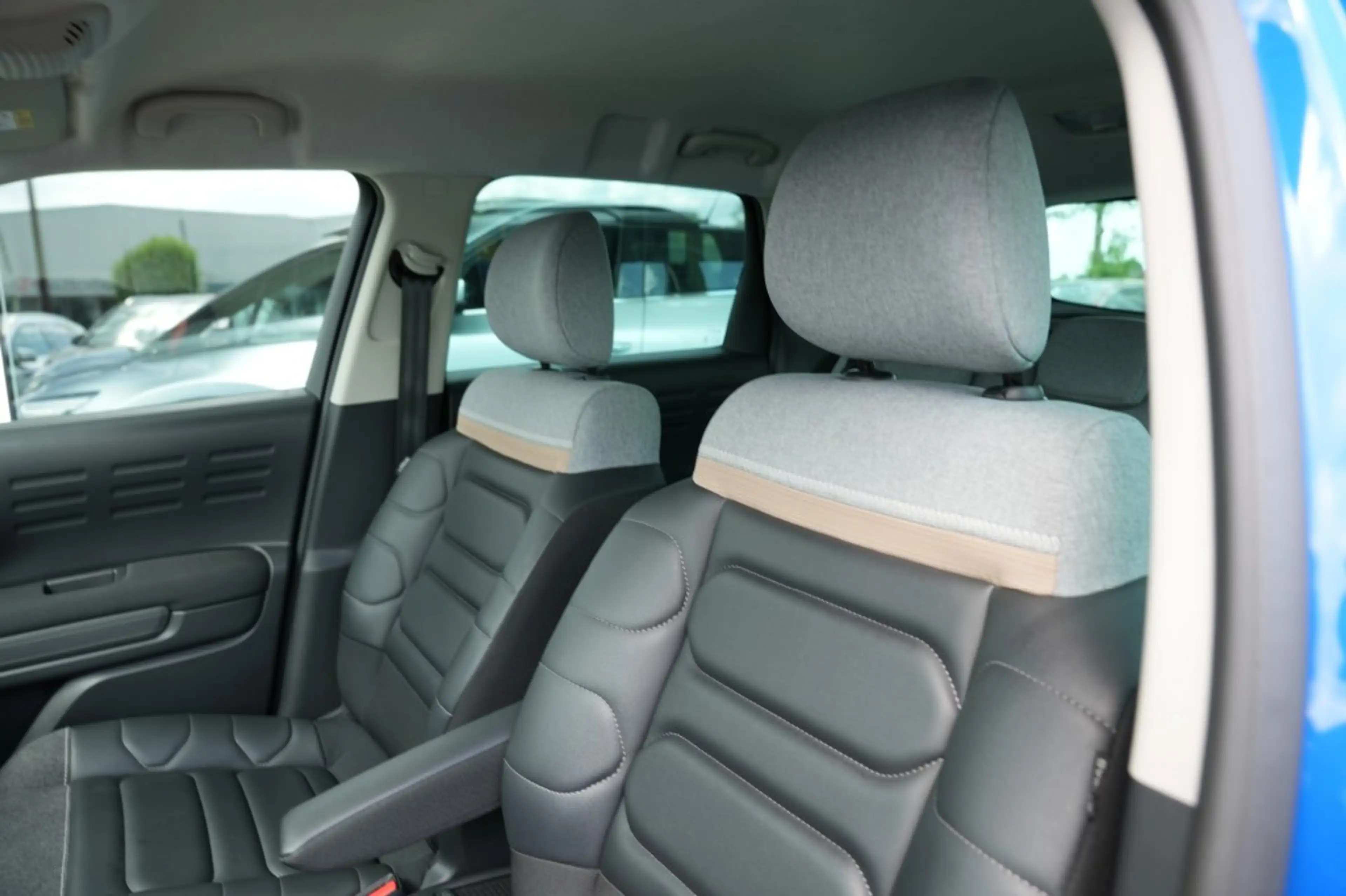Citroen C3 Aircross 1.2 PT S&S SHINE, Stoelen, headup, navi, Carplay — photo 2