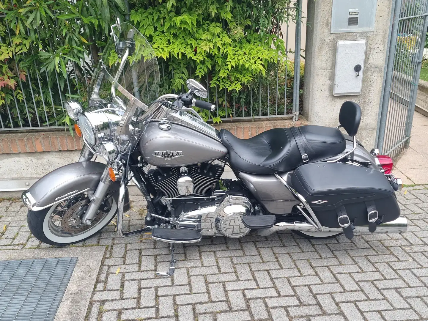 Harley-Davidson Road King Classic Gri - 1