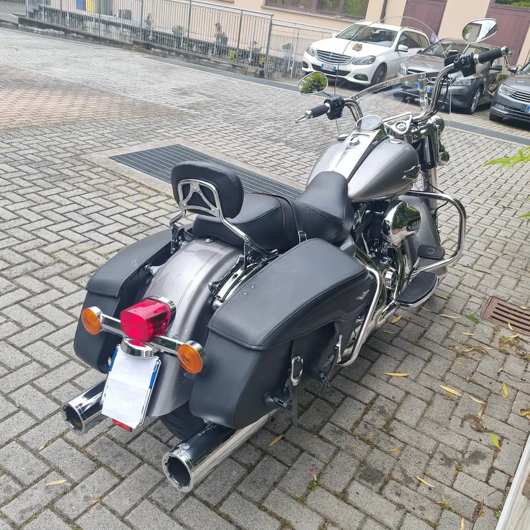 Harley-Davidson Road King Classic Gri - 2