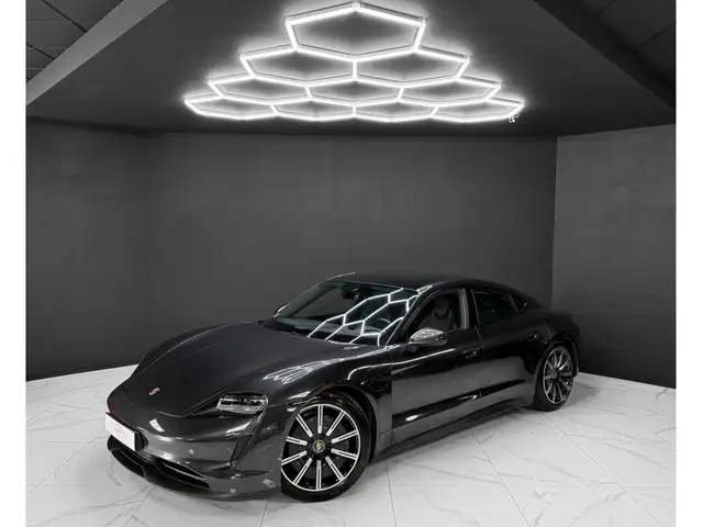Porsche Taycan PERFORMANCE / PPF / APPROVED / 5-SEATS / BOSE