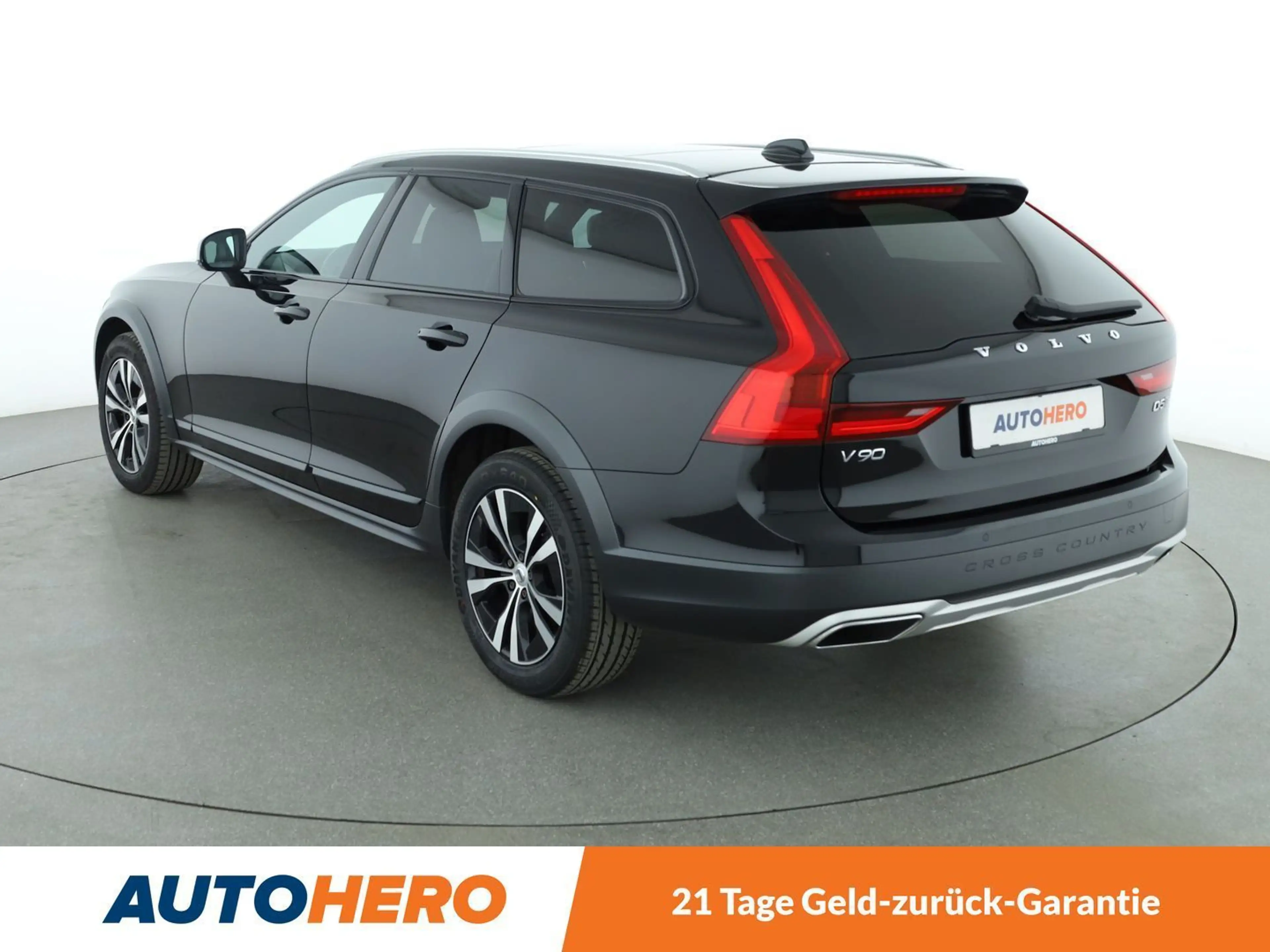 Volvo V90 Cross Country 2.0 D5 Pro AWD Aut*NAVI*LED*ACC*PDC*SHZ* — photo 4
