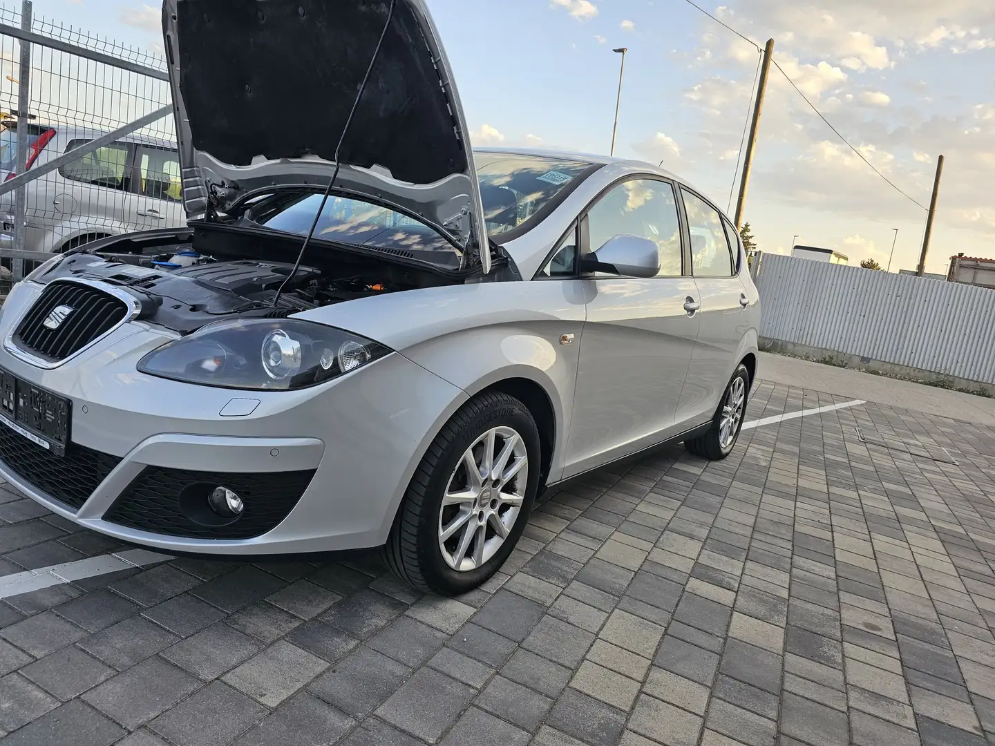 SEAT Altea Altea Style 1,6 CR TDi DSG Style Silber - 1