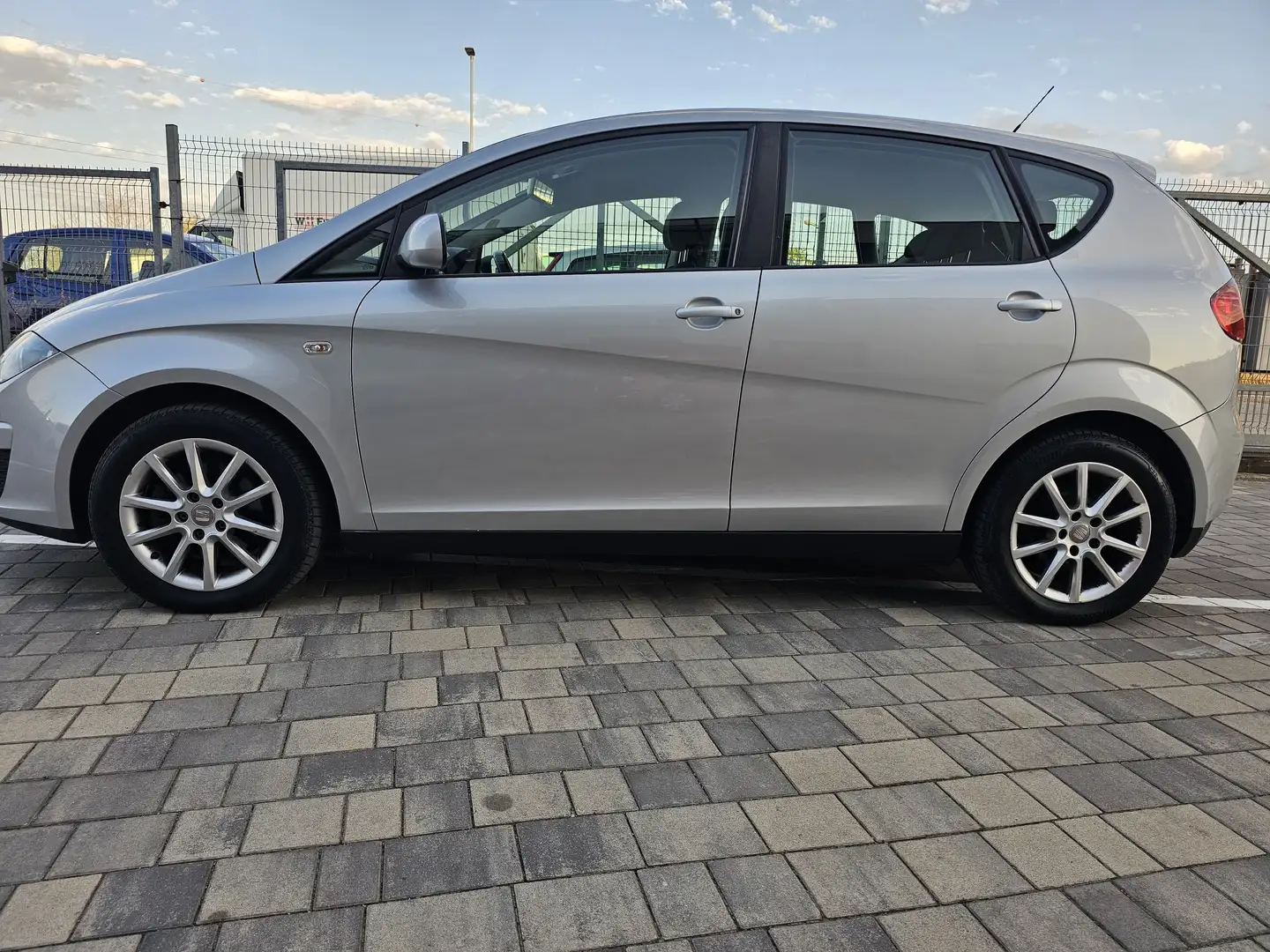 SEAT Altea Altea Style 1,6 CR TDi DSG Style Silber - 2