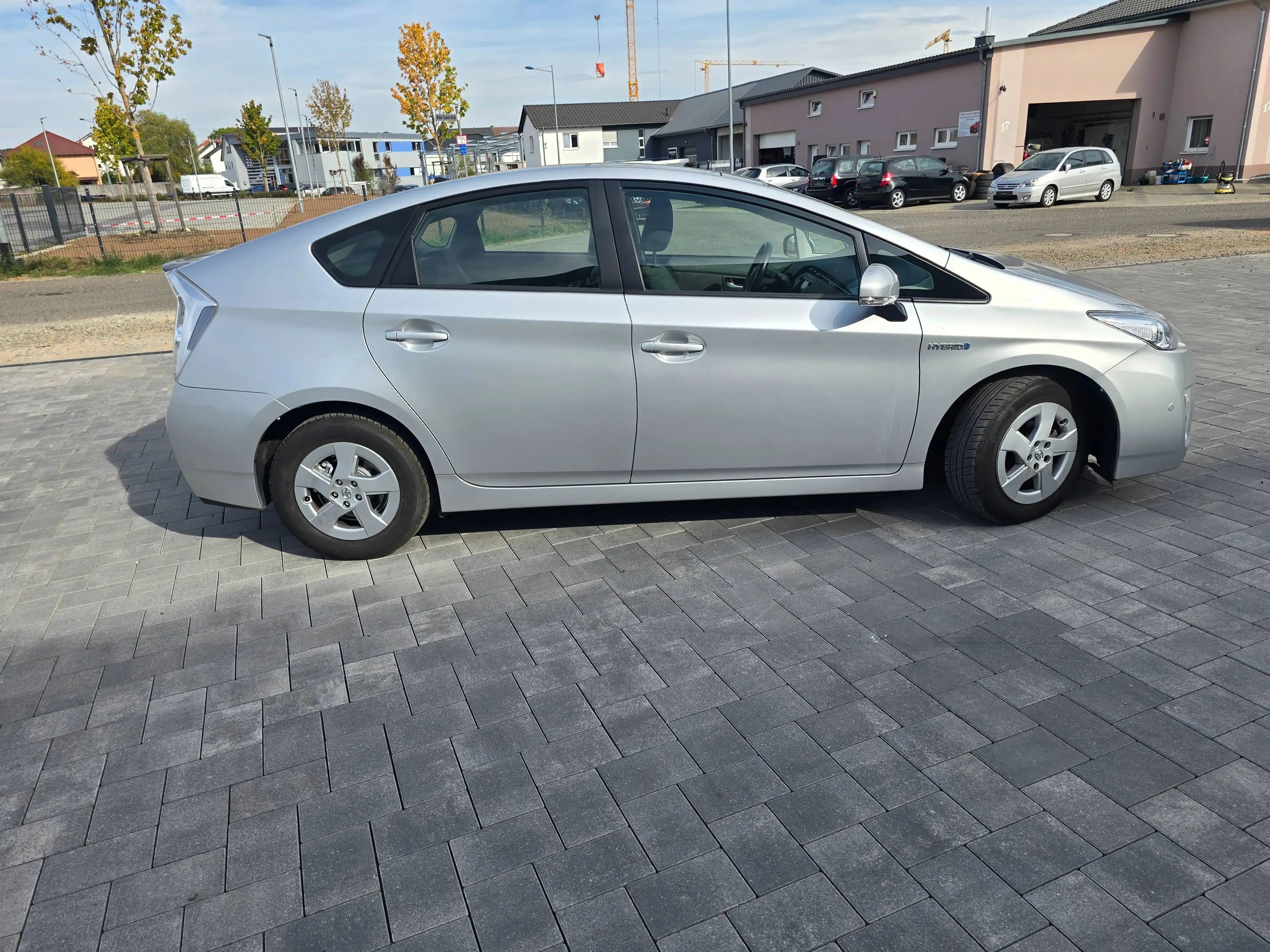 Toyota Prius Life — photo 12