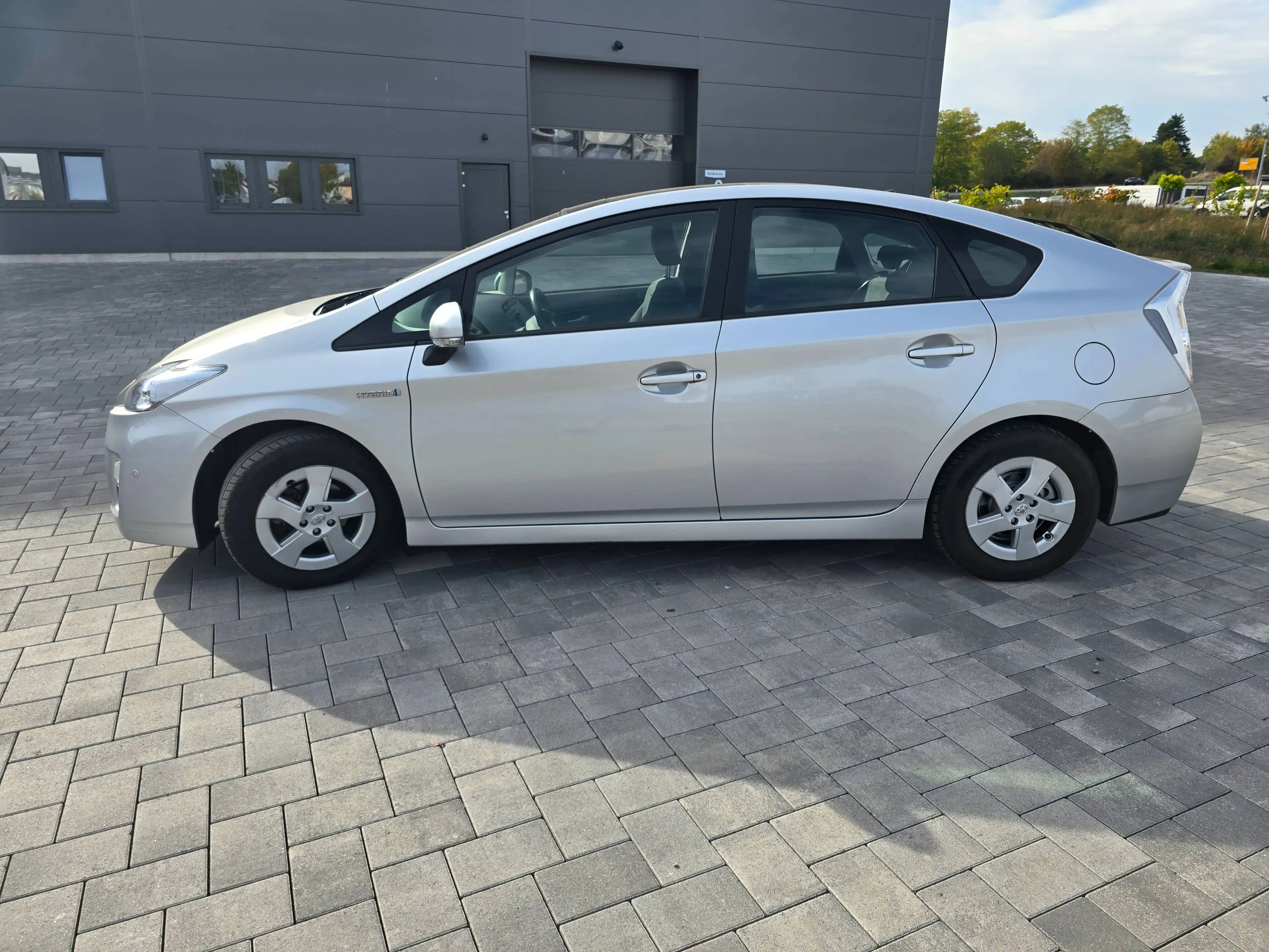 Toyota Prius Life — photo 6