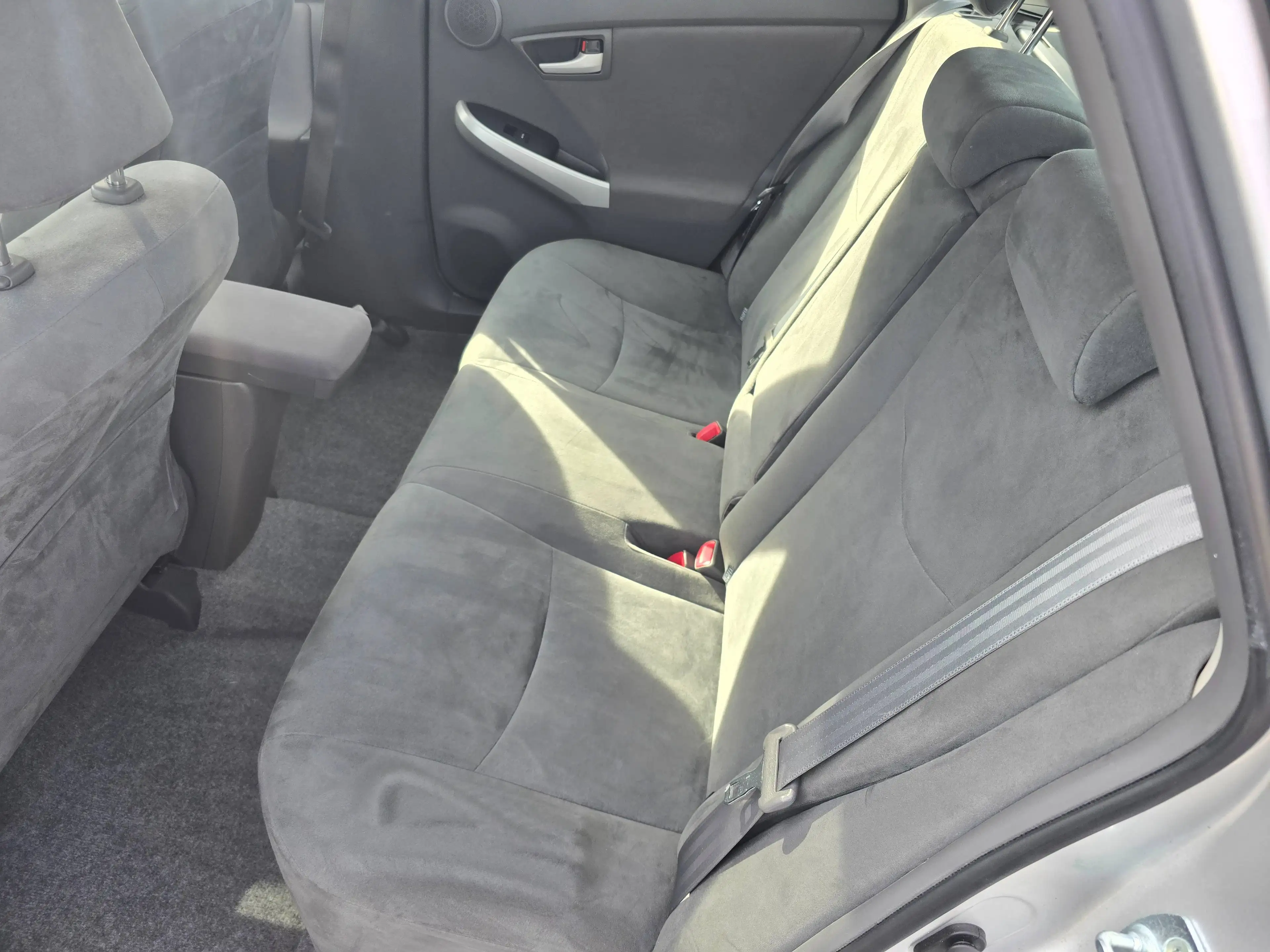 Toyota Prius Life — photo 3