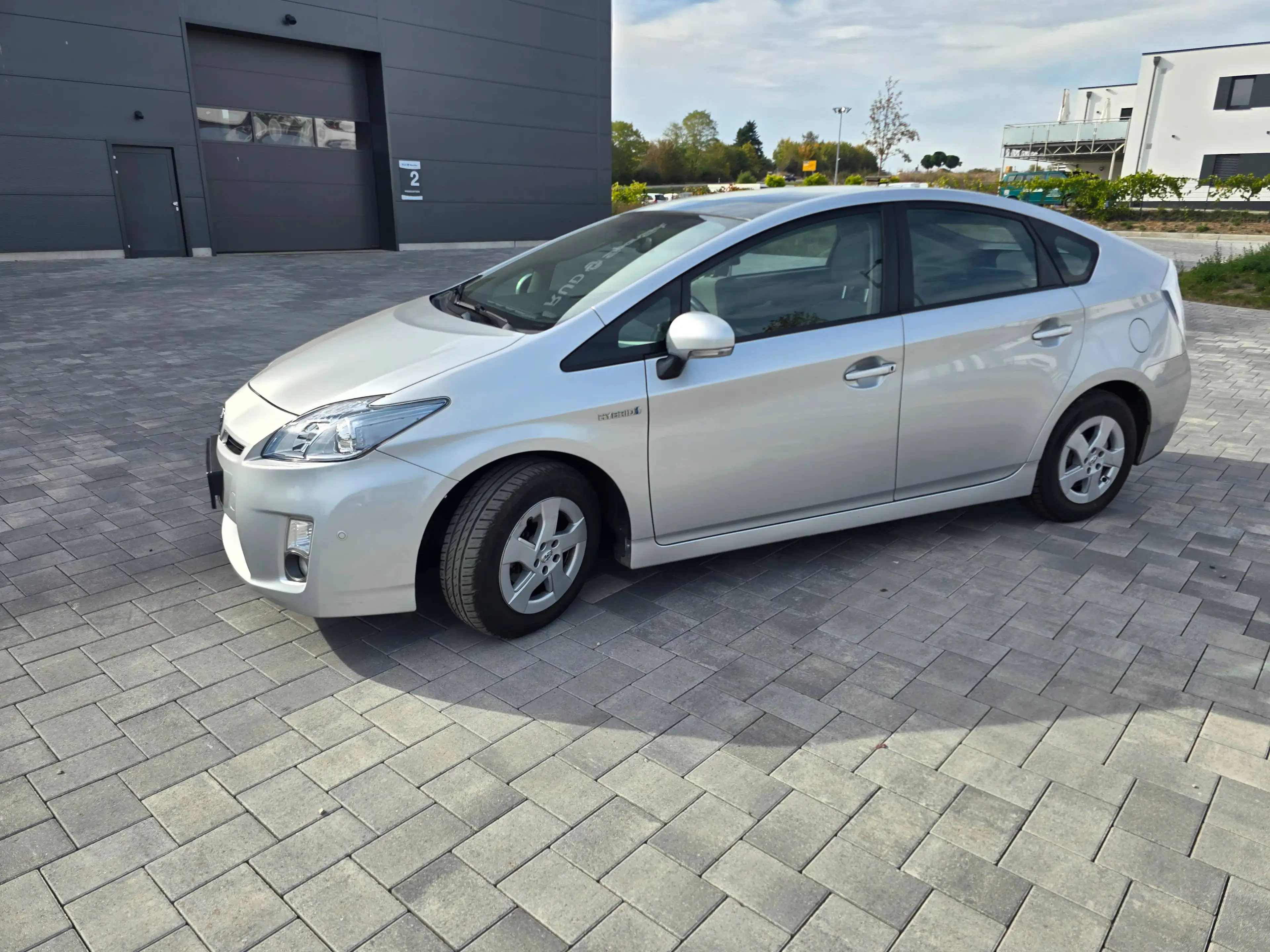 Toyota Prius Life — photo 5
