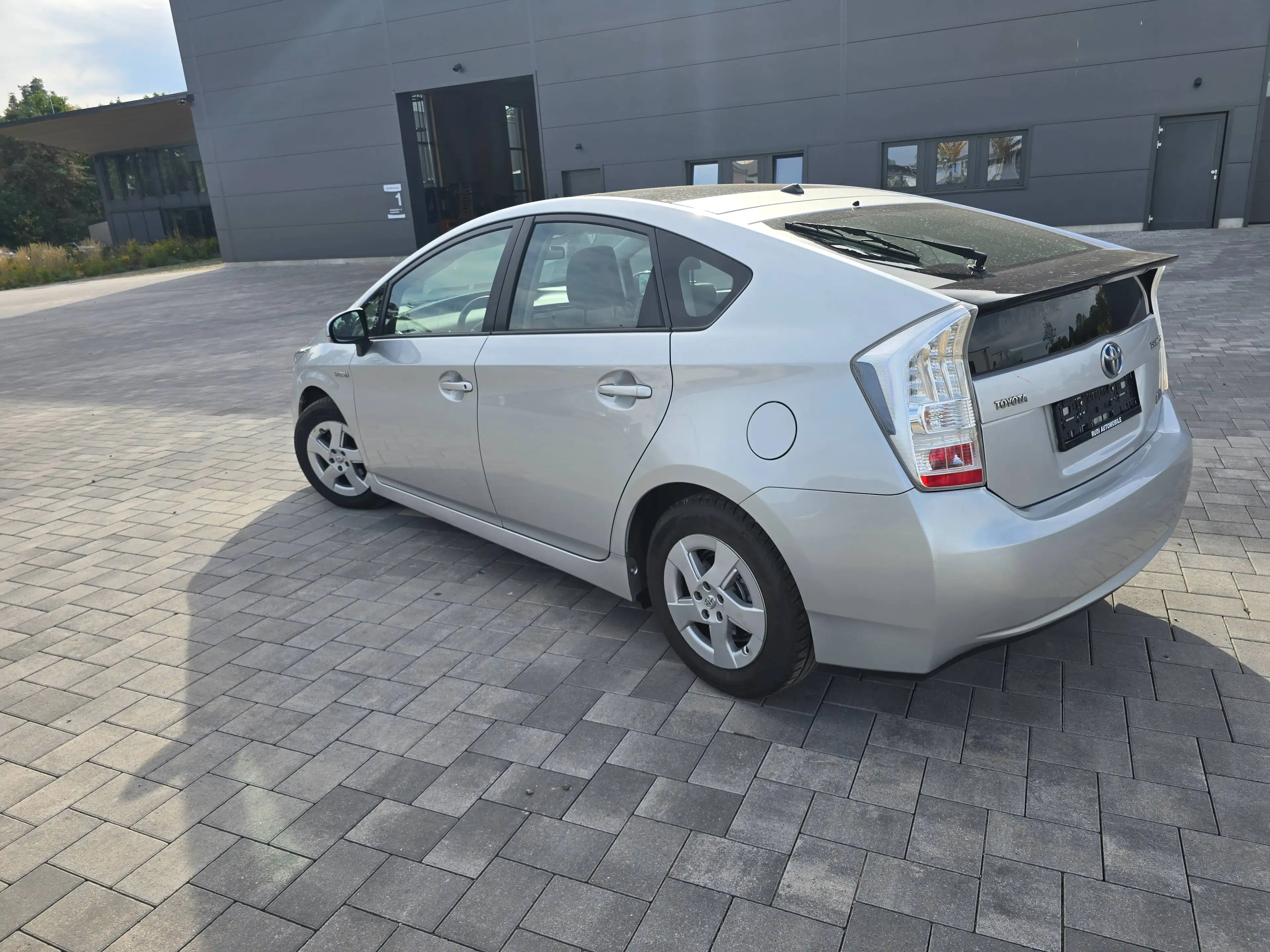 Toyota Prius Life — photo 7