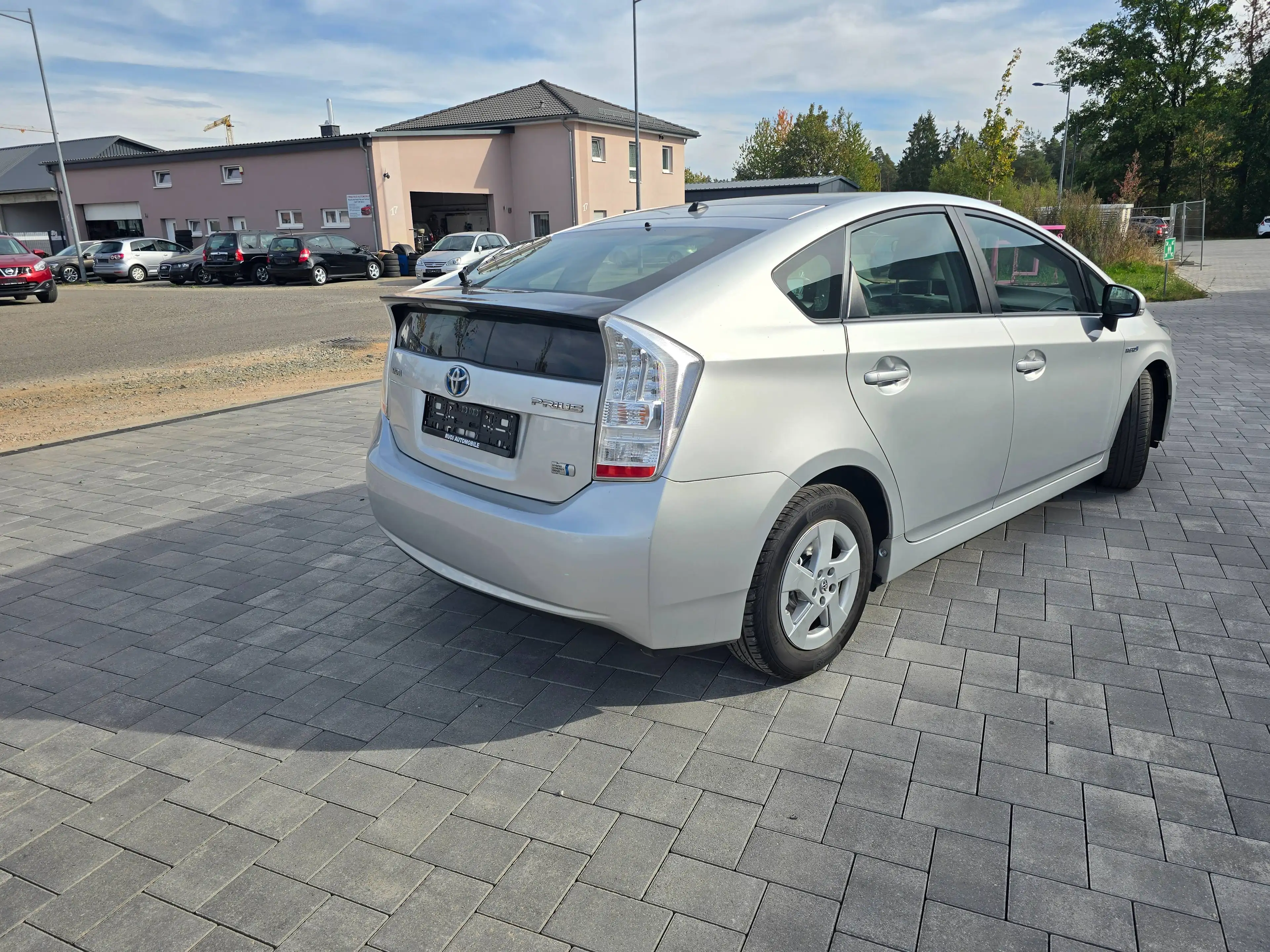 Toyota Prius Life — photo 10