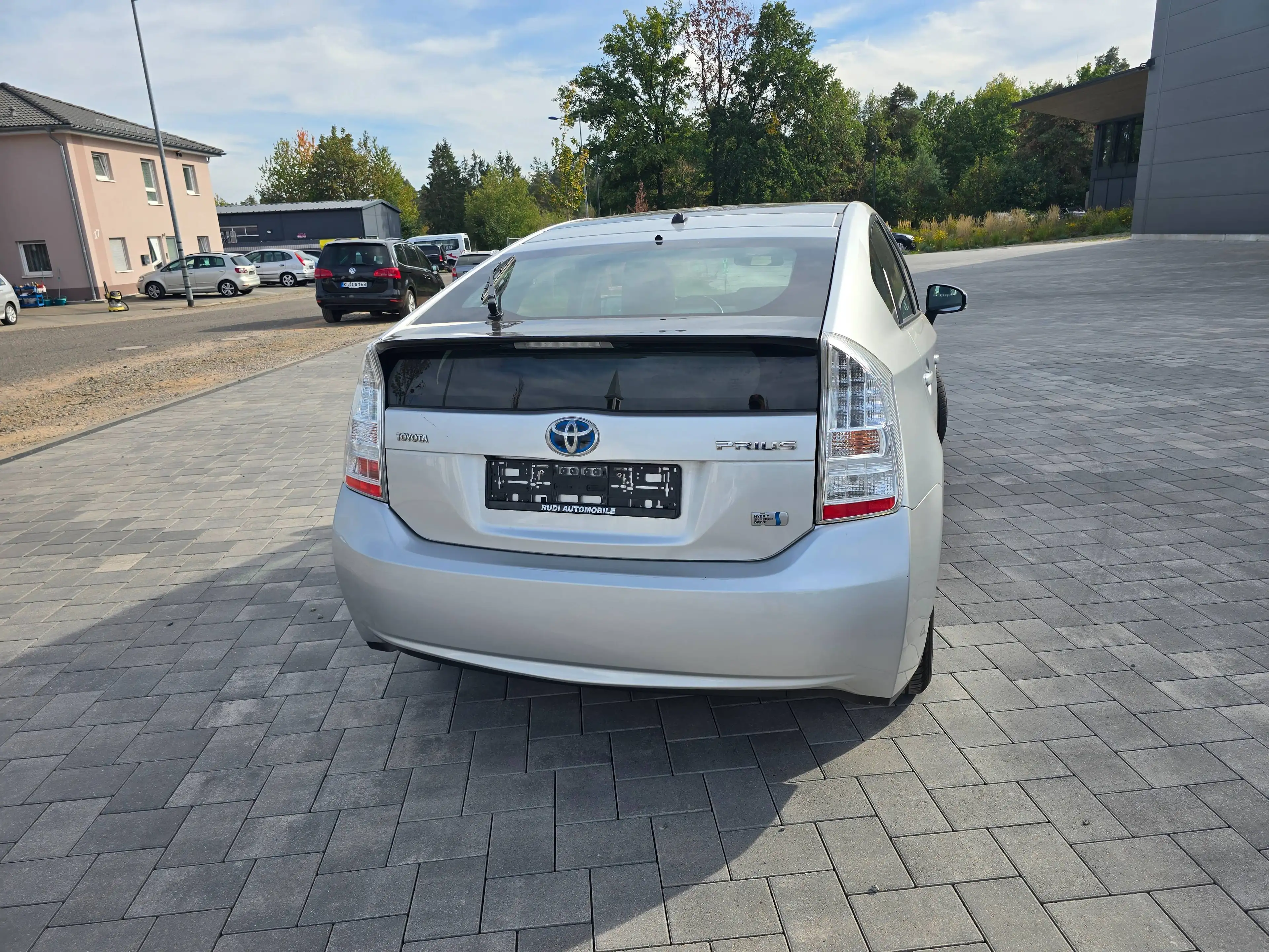 Toyota Prius Life — photo 9