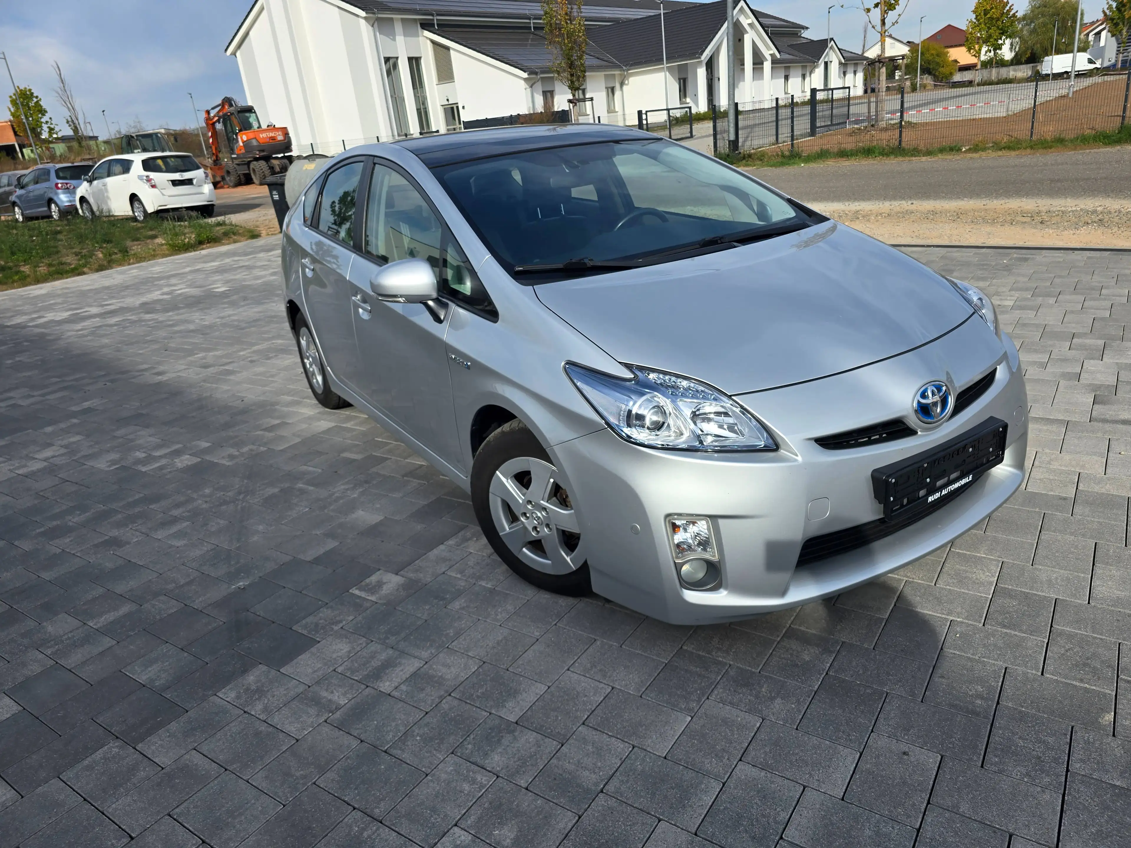 Toyota Prius Life — photo 13