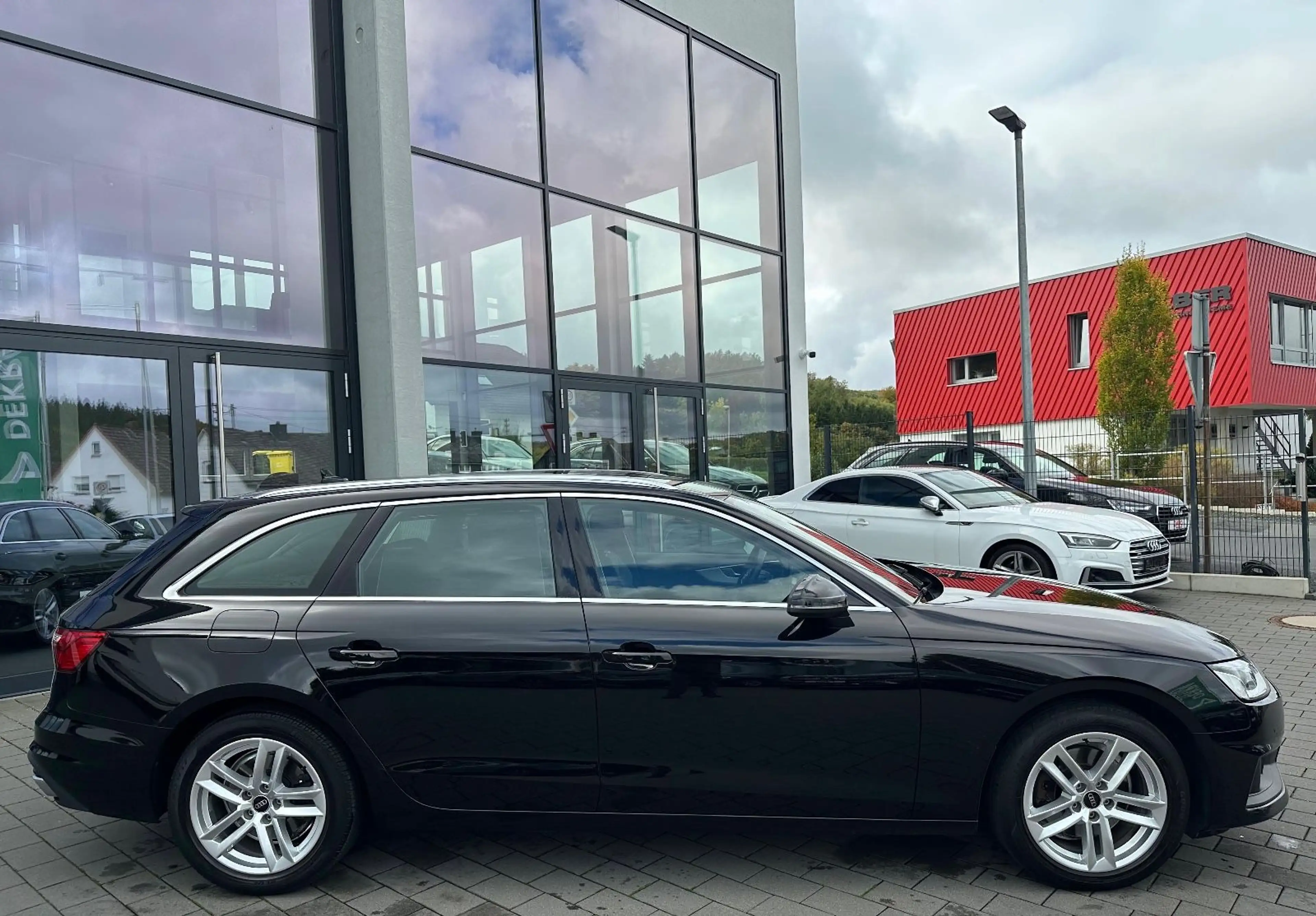 Audi A4 Avant 35 TDI Advanced S-tronic/AHK/LED — photo 4