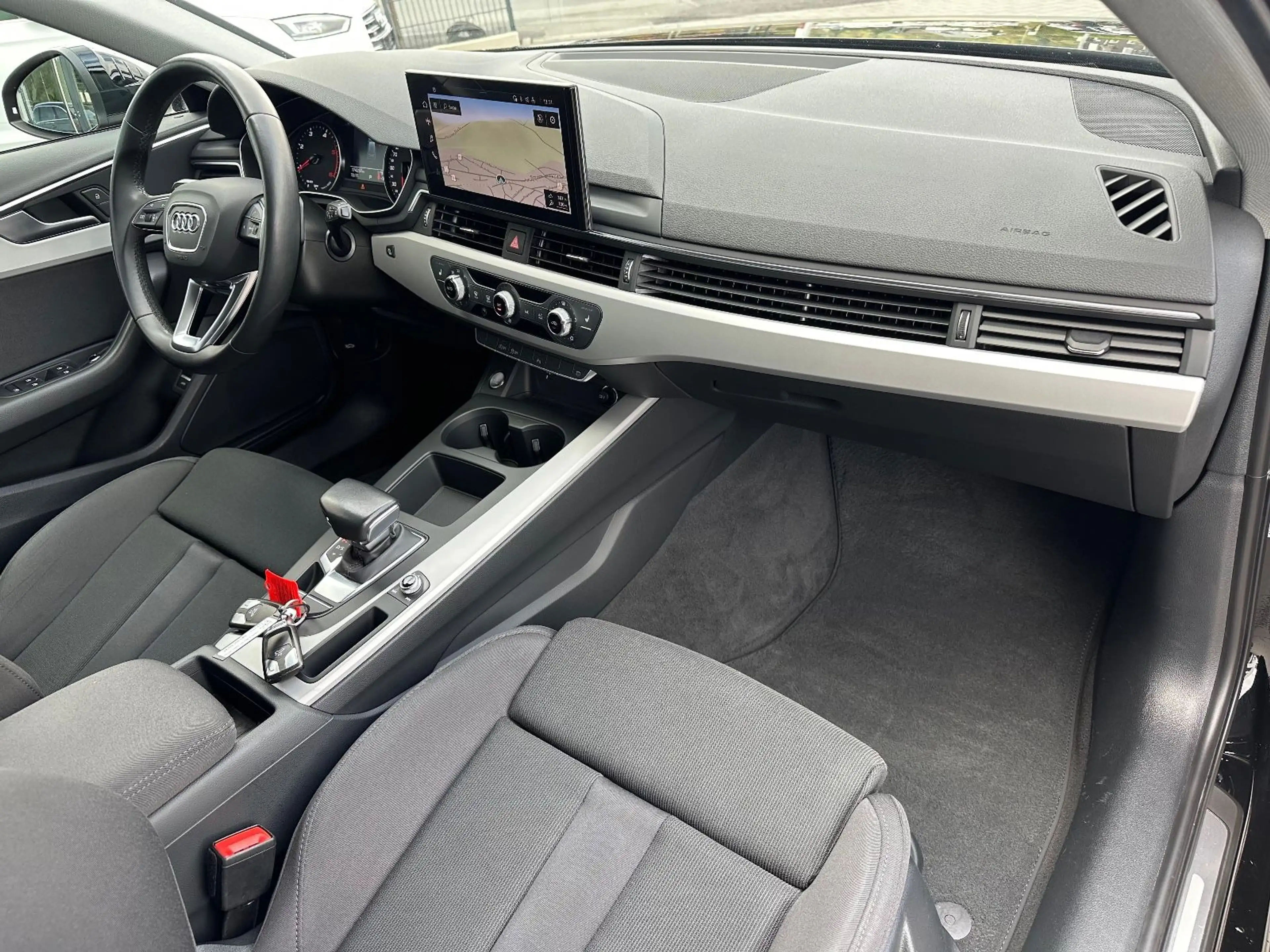 Audi A4 Avant 35 TDI Advanced S-tronic/AHK/LED — photo 11