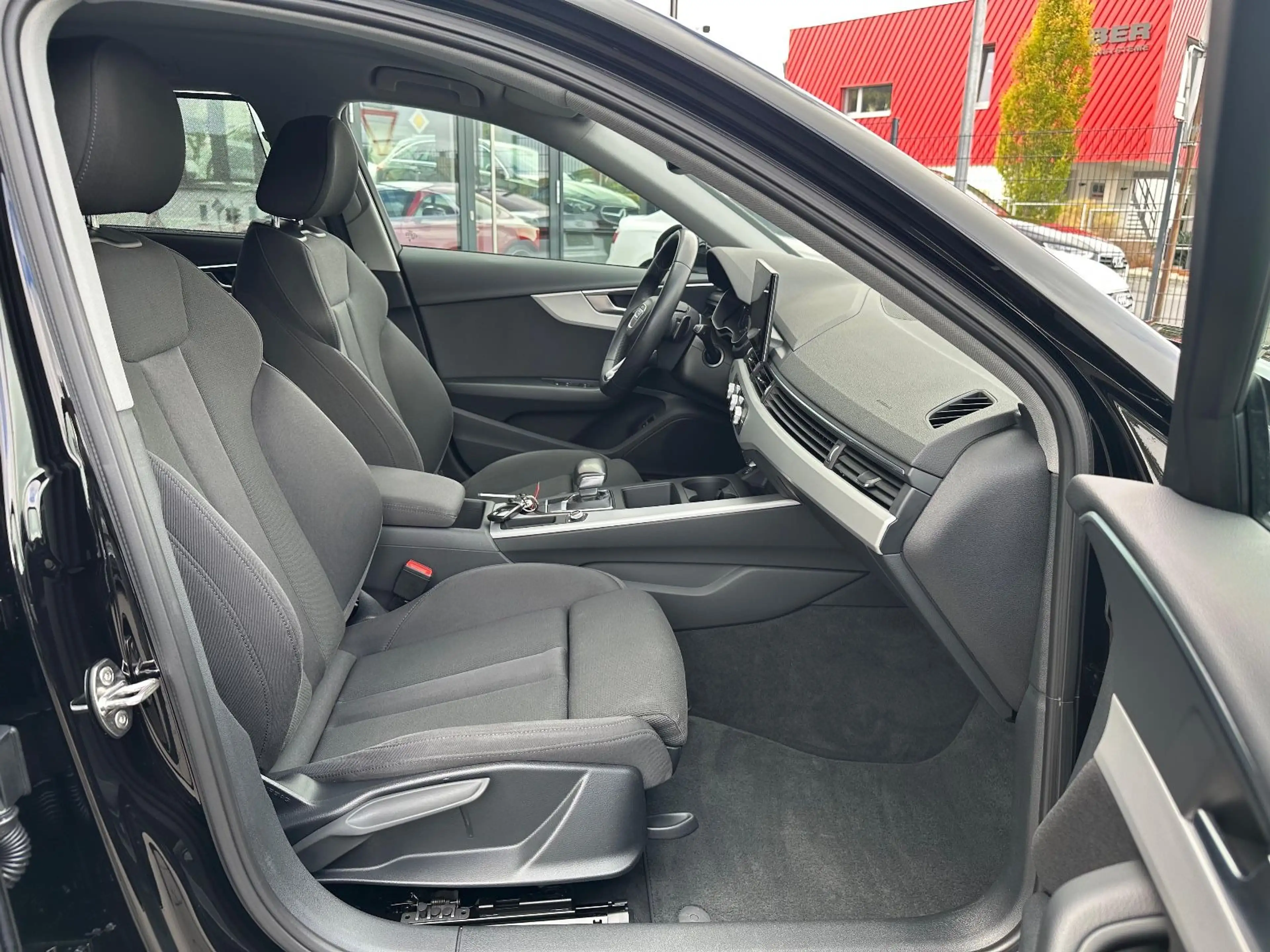 Audi A4 Avant 35 TDI Advanced S-tronic/AHK/LED — photo 15