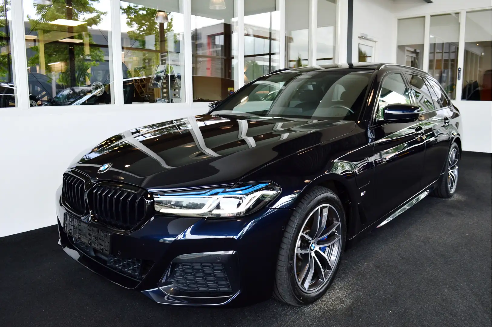 BMW 530 5-serie Touring 530e Hybride M-Sportedition | Comf Noir - 2