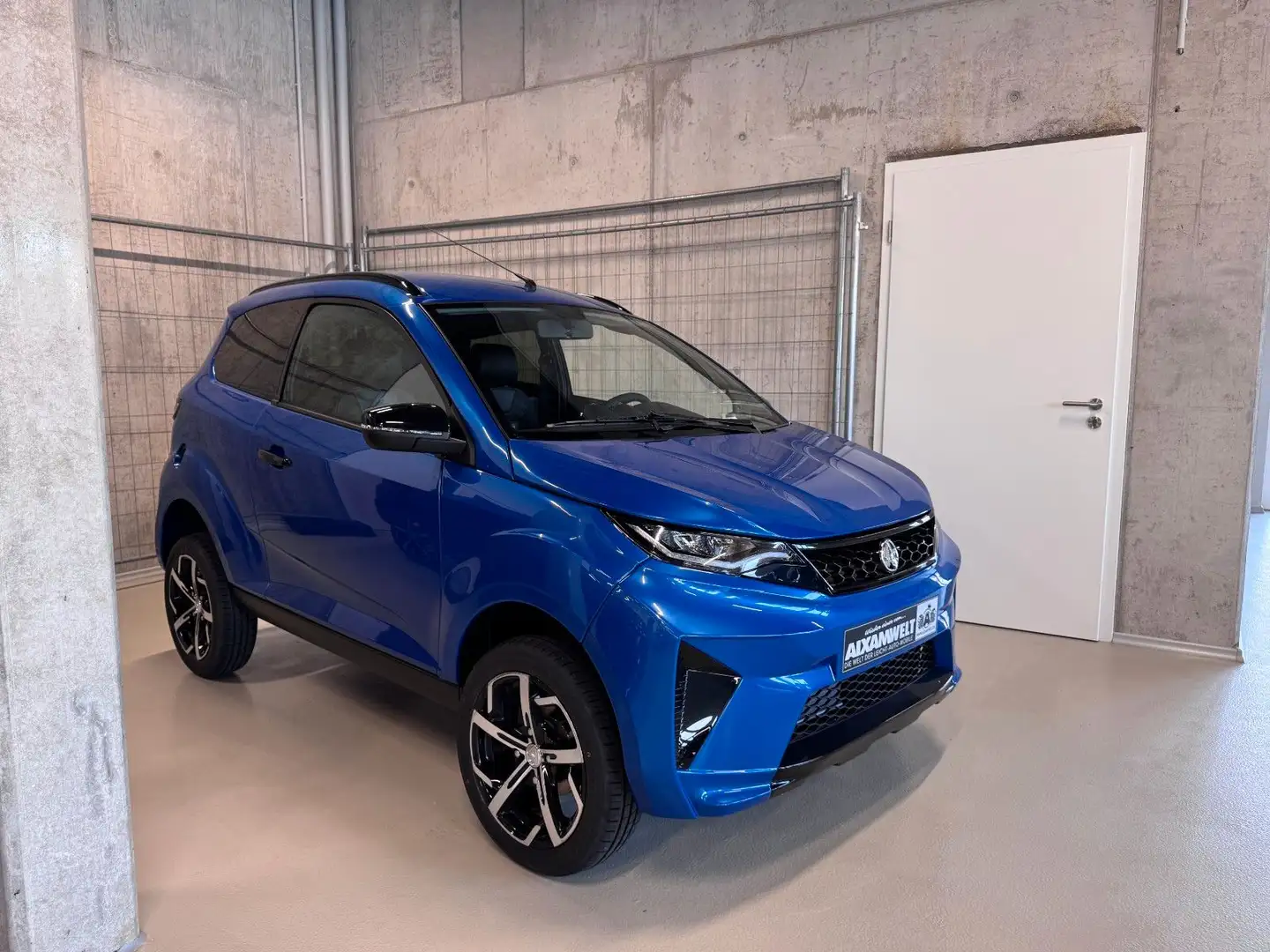 Aixam Sonstige Ambition Crossover Premium  saphirblaumetallic Blau - 2