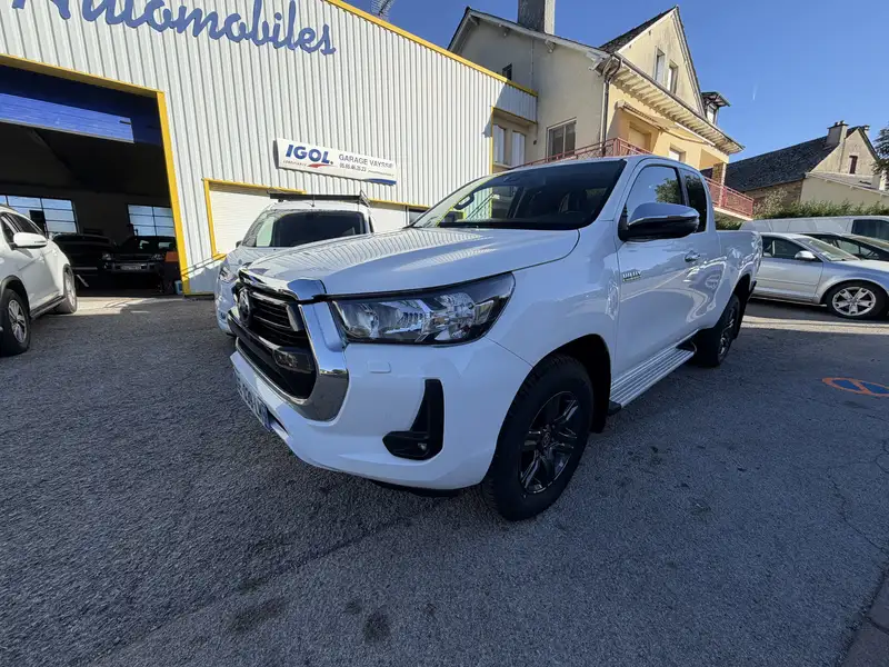 TOYOTA Hilux