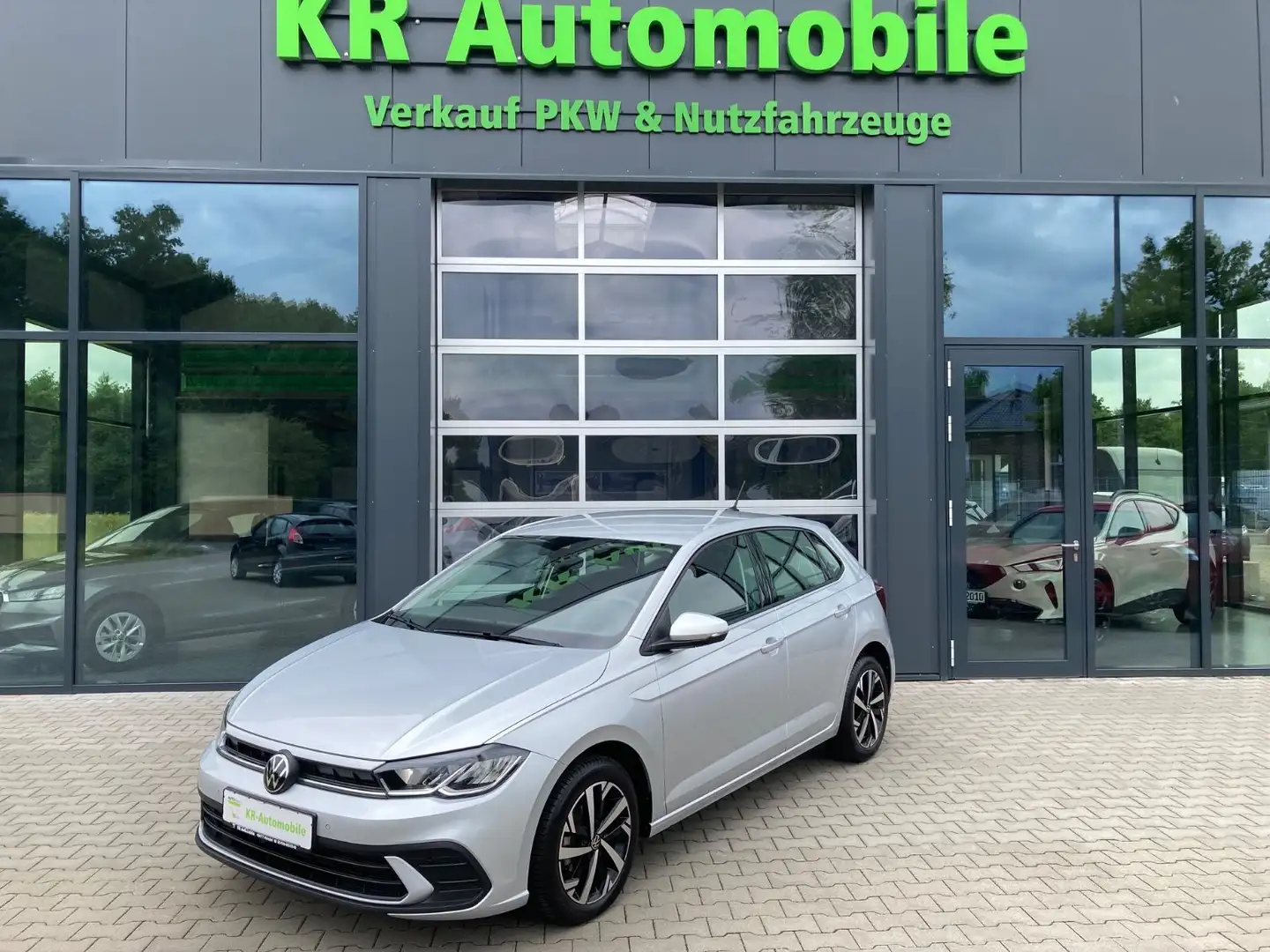 Volkswagen Polo VI Life - neue Ganzjahresreifen Argent - 2