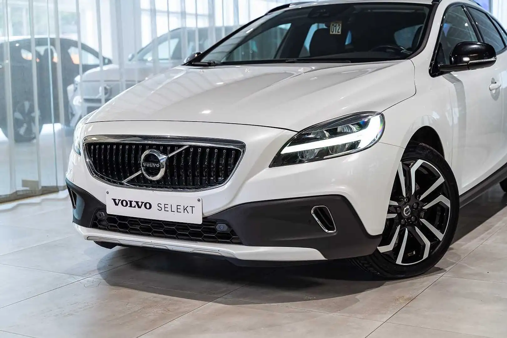 Volvo V40 Cross Country Luxury Edition T3 Auto Blanc - 2