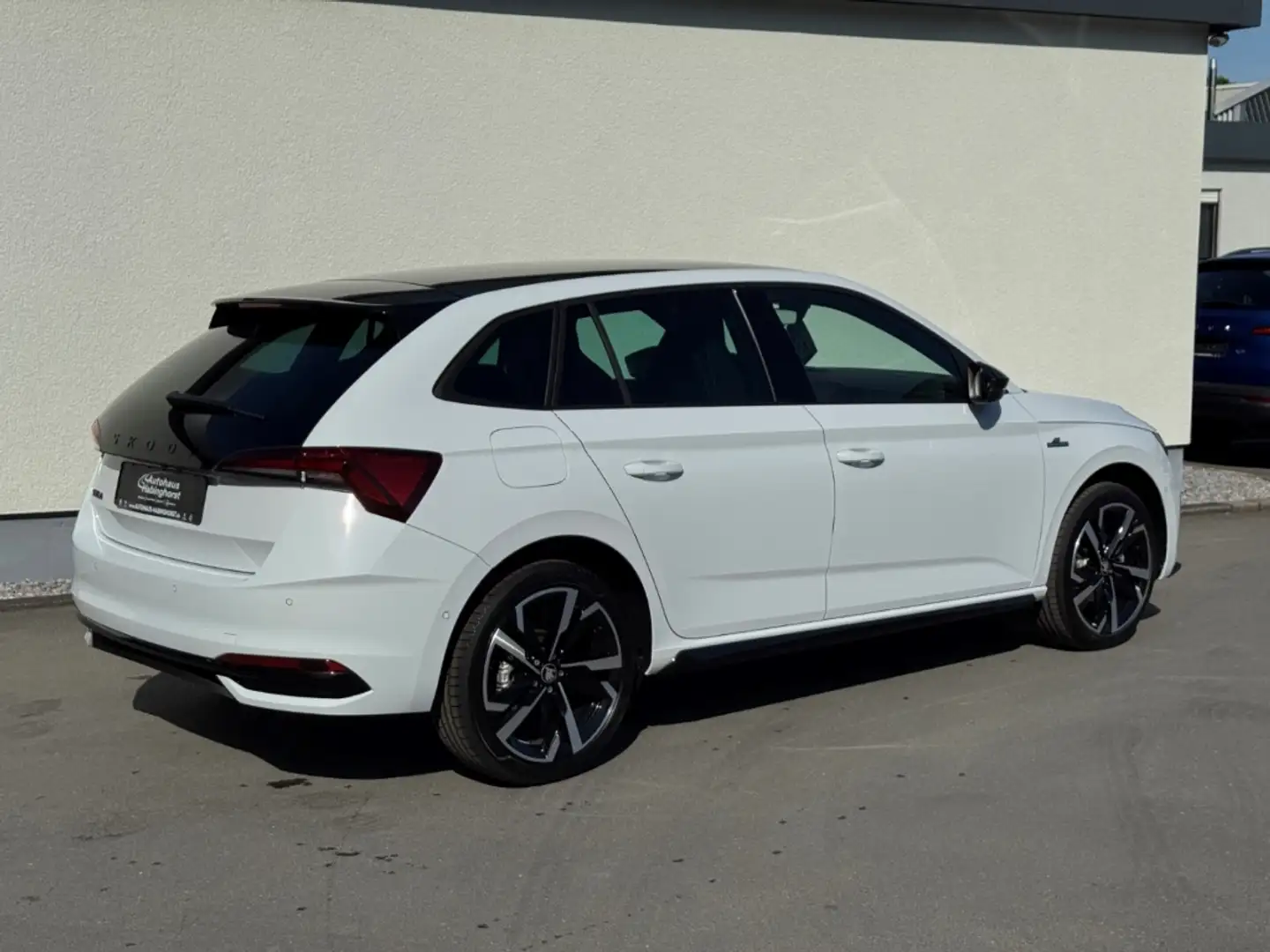 Skoda Scala FL 1.5 TSI DSG Monte Carlo AHK Navi Matrix Pano AC Weiß - 2