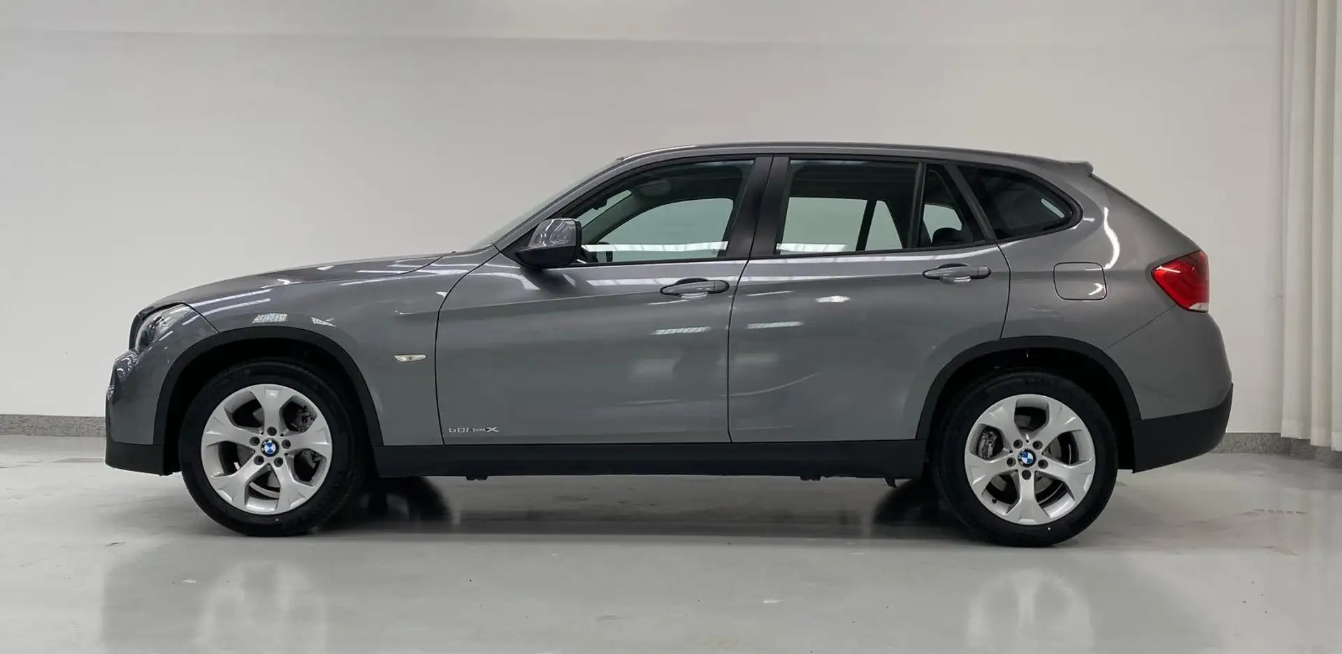 BMW X1 xdrive18d Gris - 2