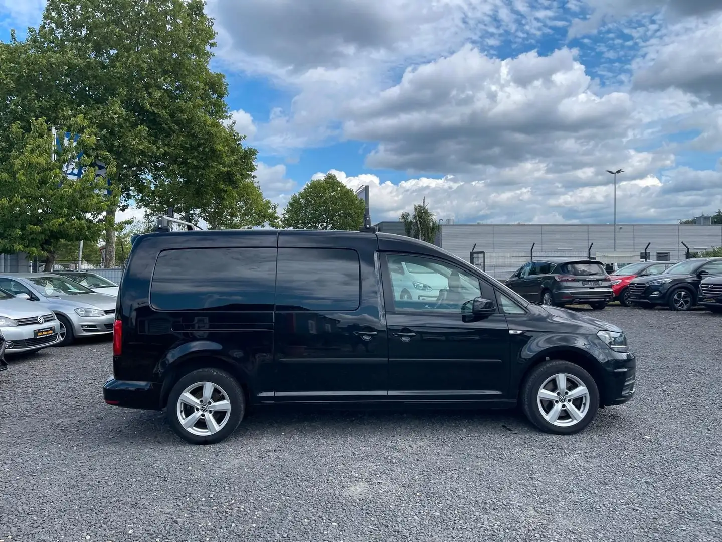 Volkswagen Caddy PKW Maxi Trendline BMT/AUTOMATIK/7 SITZER Schwarz - 1