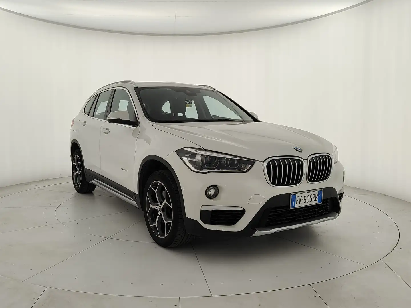 BMW X1 F48 sdrive18i xLine 140cv Blanco - 1