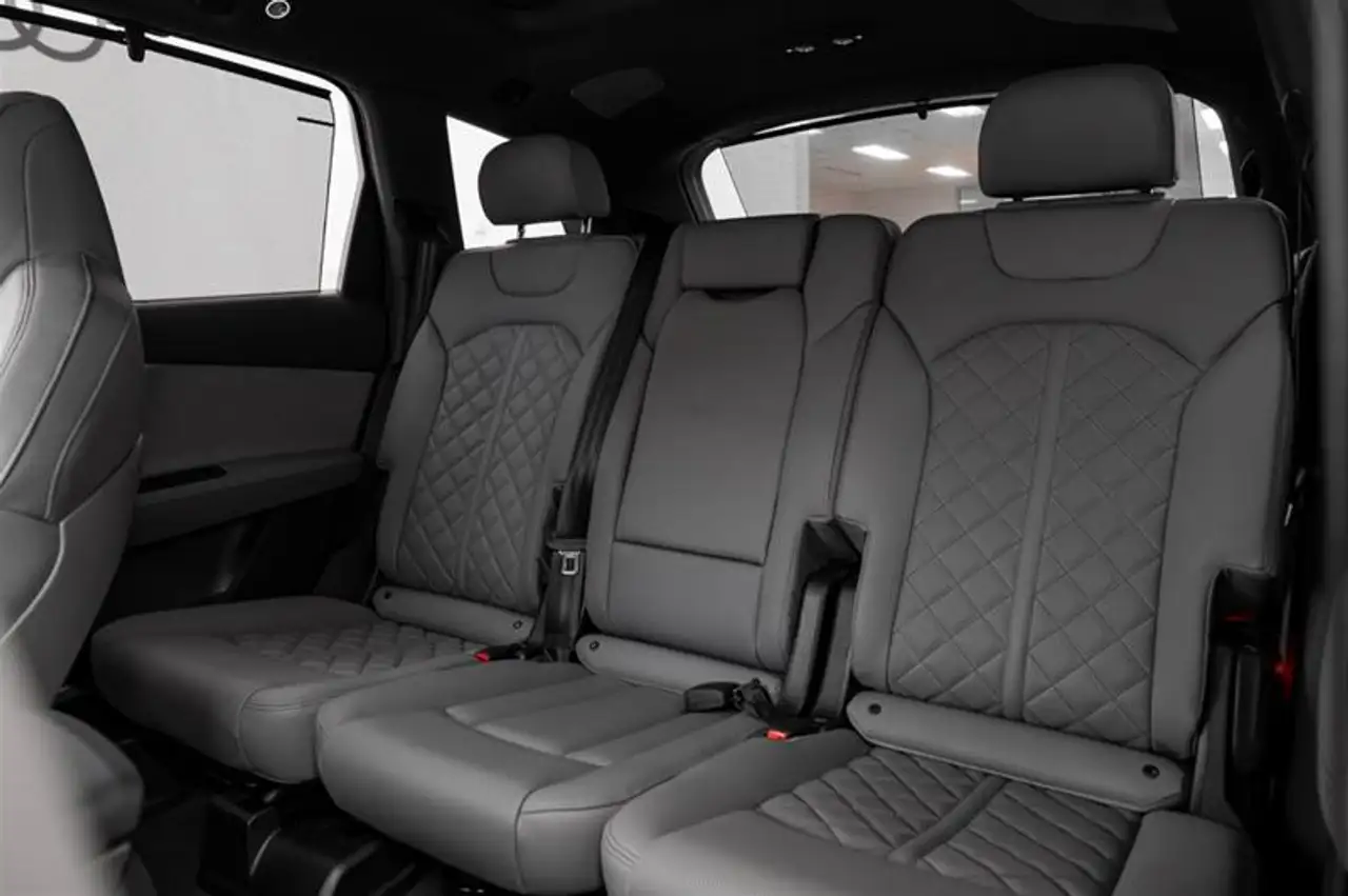 Audi SQ7 снимка Audi SQ7