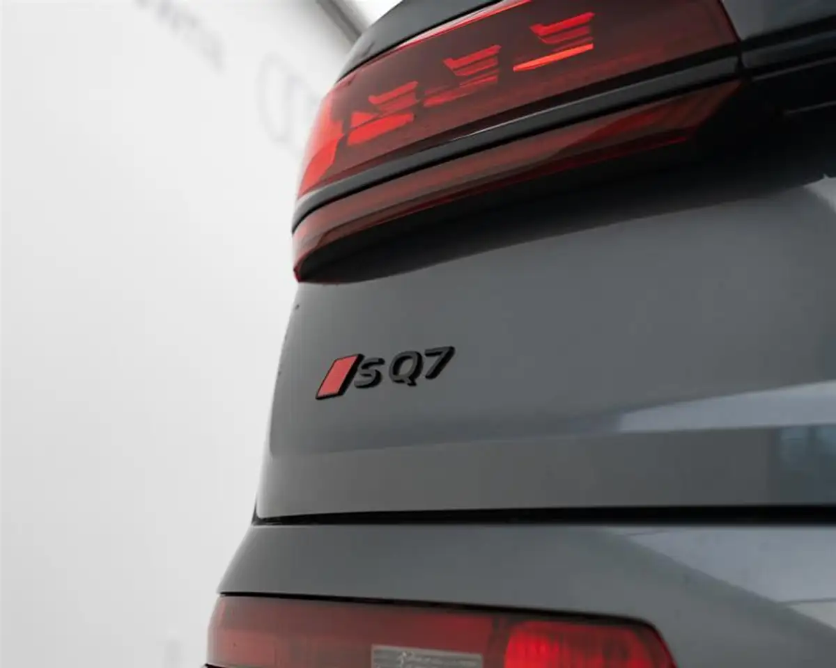 Audi SQ7 снимка Audi SQ7