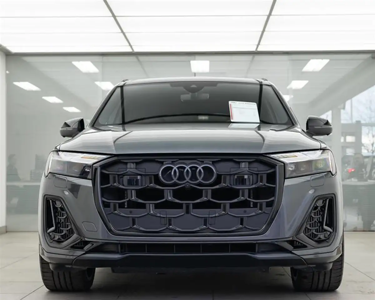 Audi SQ7 снимка Audi SQ7