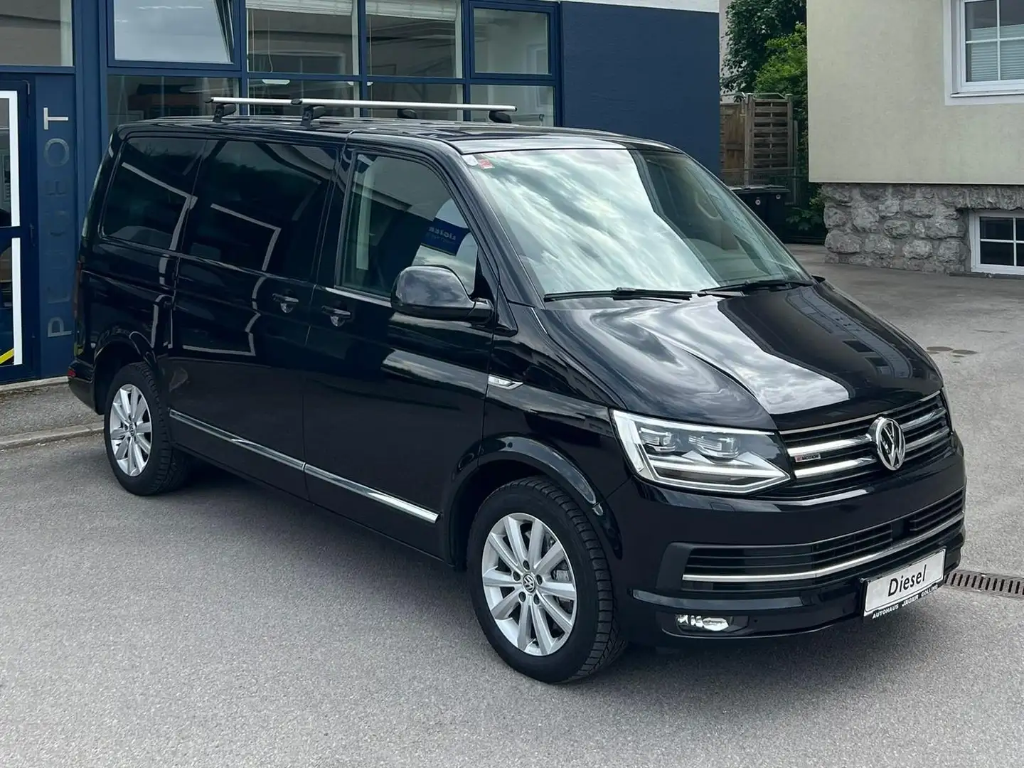 Volkswagen T6 Multivan Multivan Highline 2,0 TDI 4Motion BMT DSG Highline Schwarz - 2