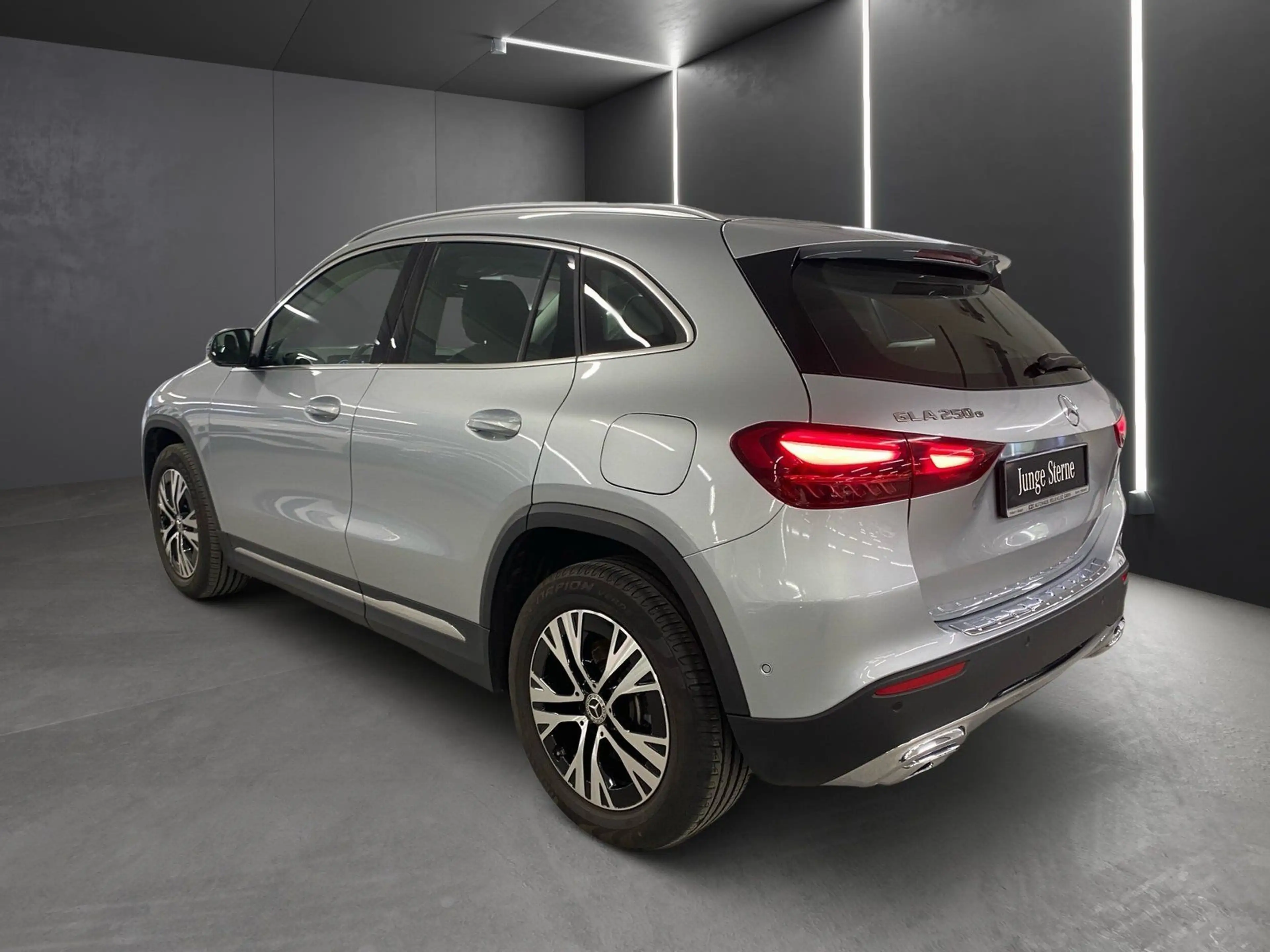 Mercedes-Benz GLA 250 e Progressive*AHK*LED*Kamera*Easy-Pack* — photo 4