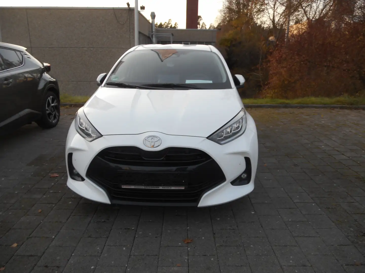 Toyota Yaris Hybrid Team Deutschland Comfort & Safety Paket SH Wit - 2