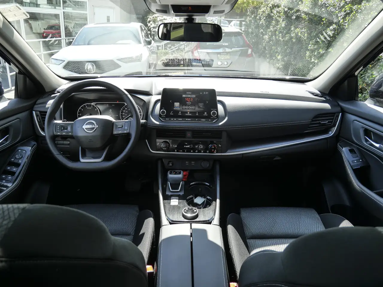 Nissan Rogue снимка Nissan Rogue