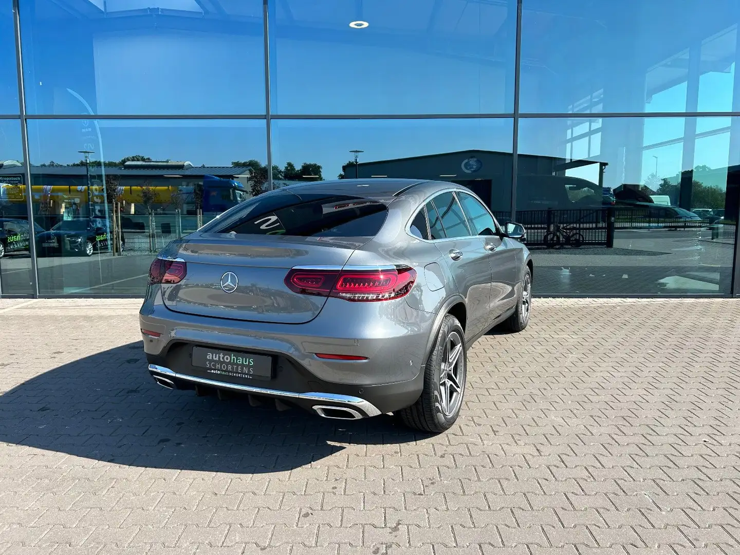 Mercedes-Benz GLC 300 d Coupé AMG-Line 4Matic Stdhzg. Burmester Grau - 2