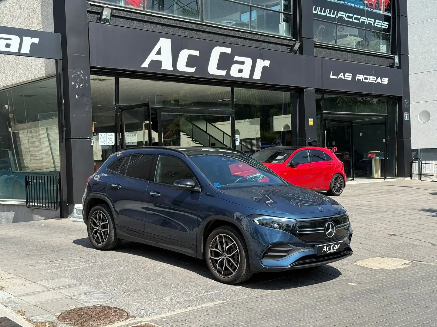 Mercedes-Benz EQA 250 Blauw - 1