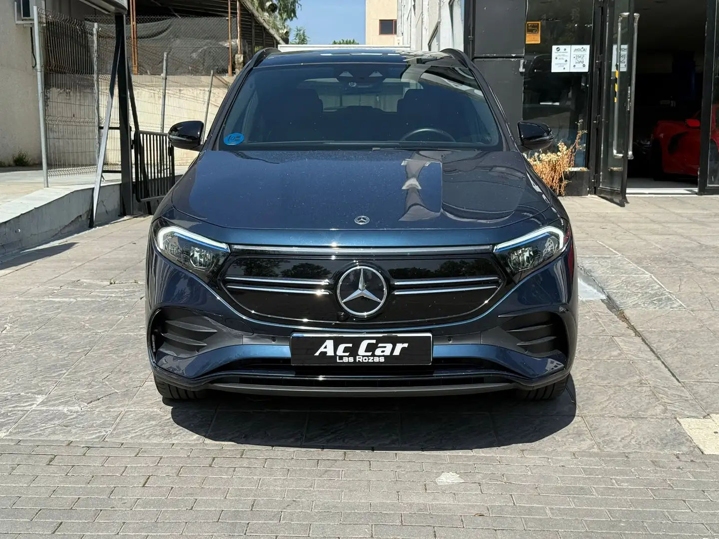 Mercedes-Benz EQA 250 Blauw - 2