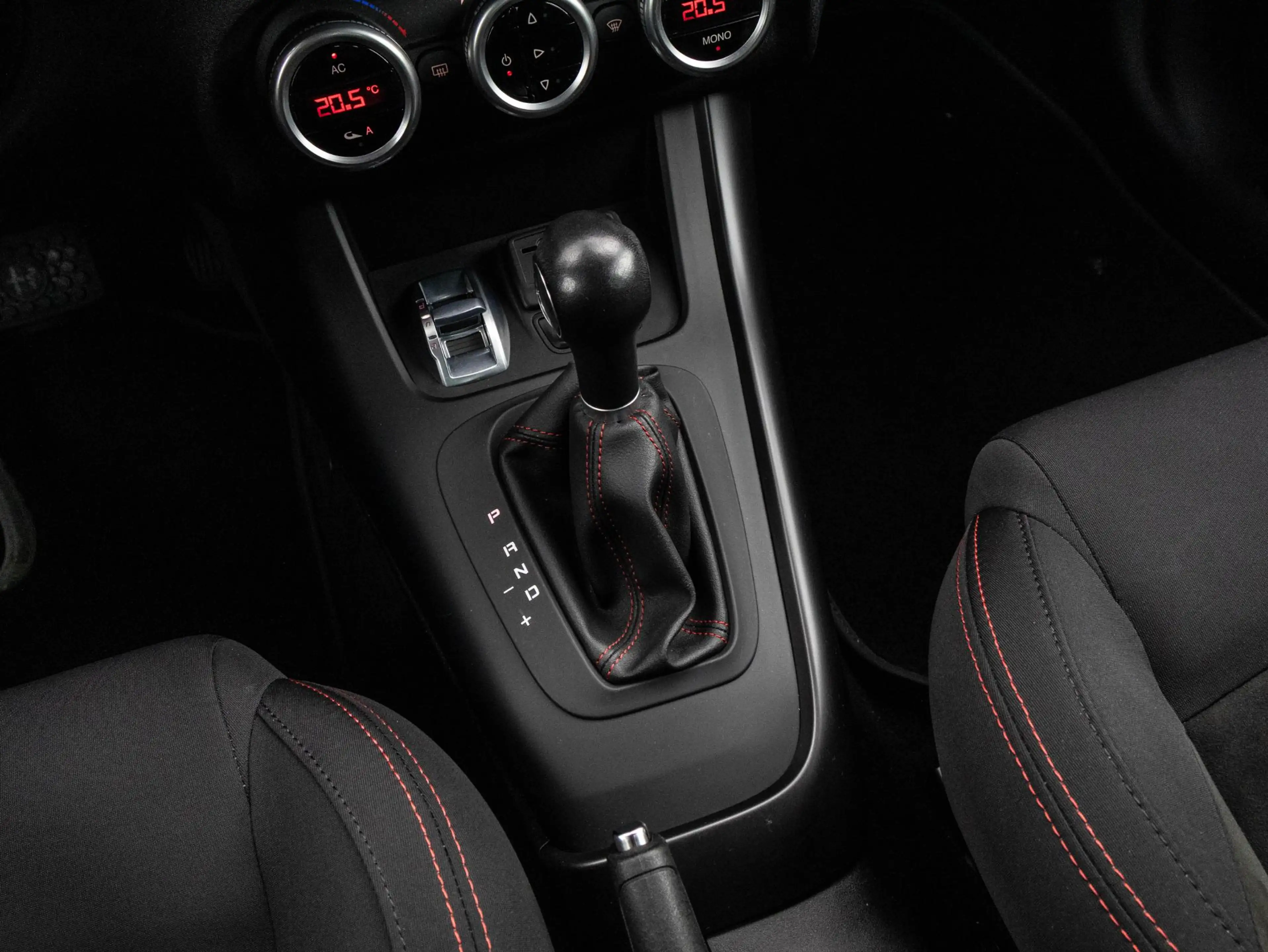 Alfa Romeo Giulietta 1.4 T Sprint — photo 20