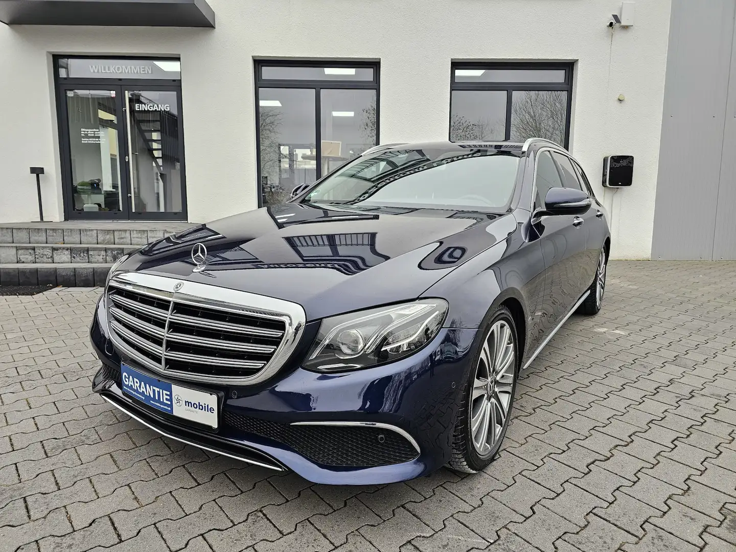 Mercedes-Benz E 220 d T LEDER NAVI LED KAMERA el.Heckklappe Blau - 1