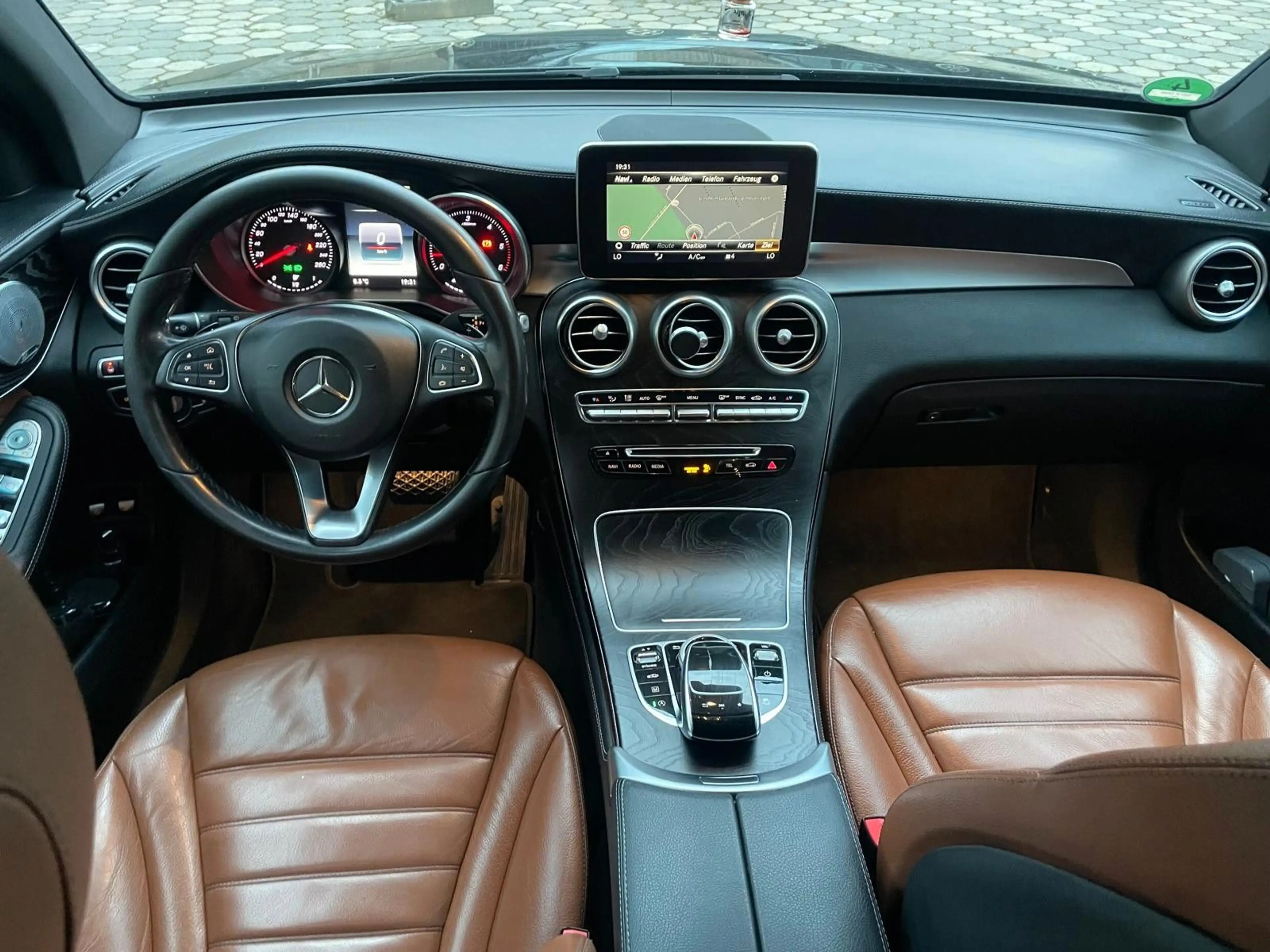 Mercedes-Benz GLC 350 d 4Matic *AMG Leder LED Kamera 360 AHK* — photo 13