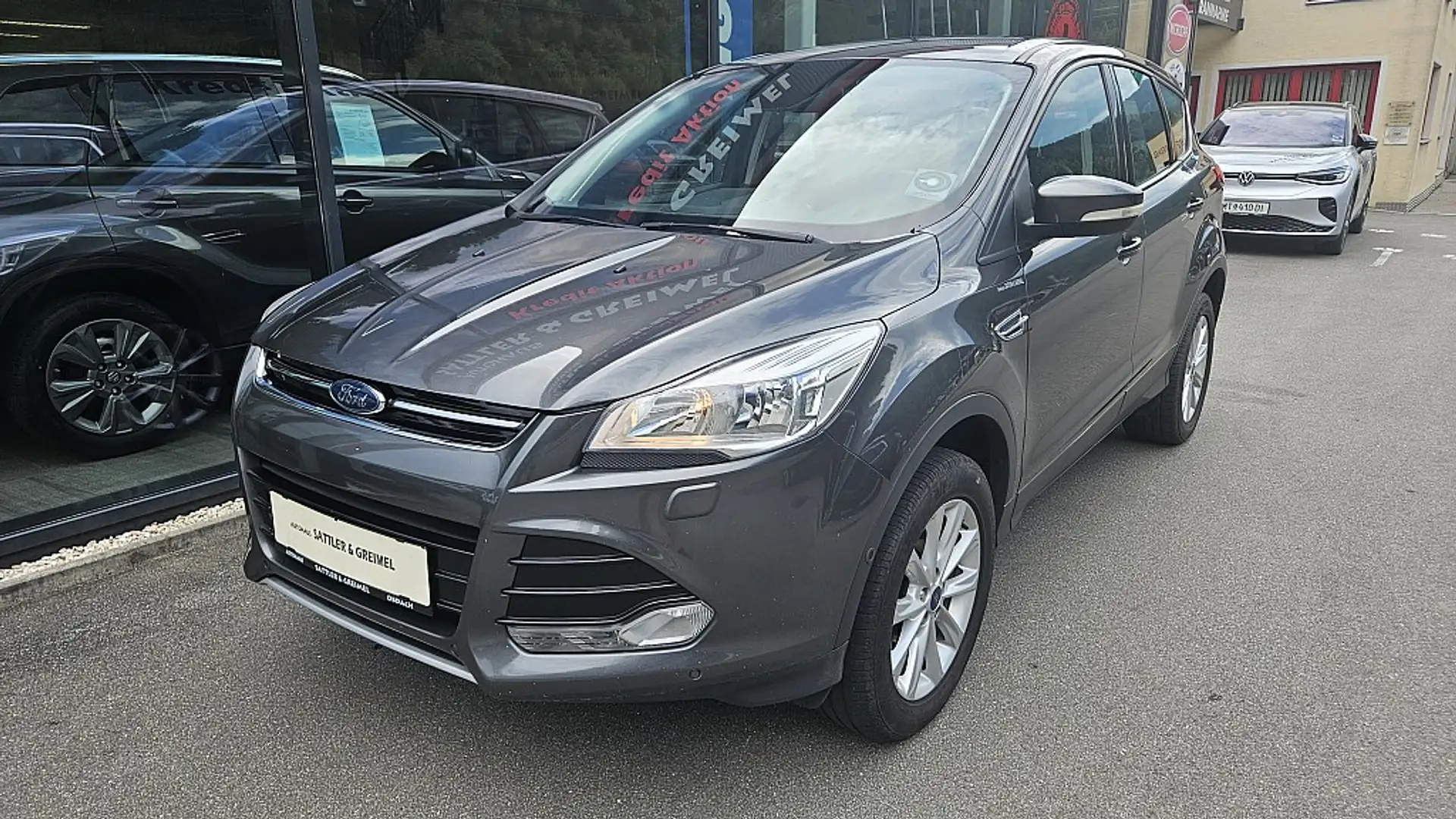 Ford Kuga 2,0 TDCi Titanium 4x4 Aut. Grau - 2